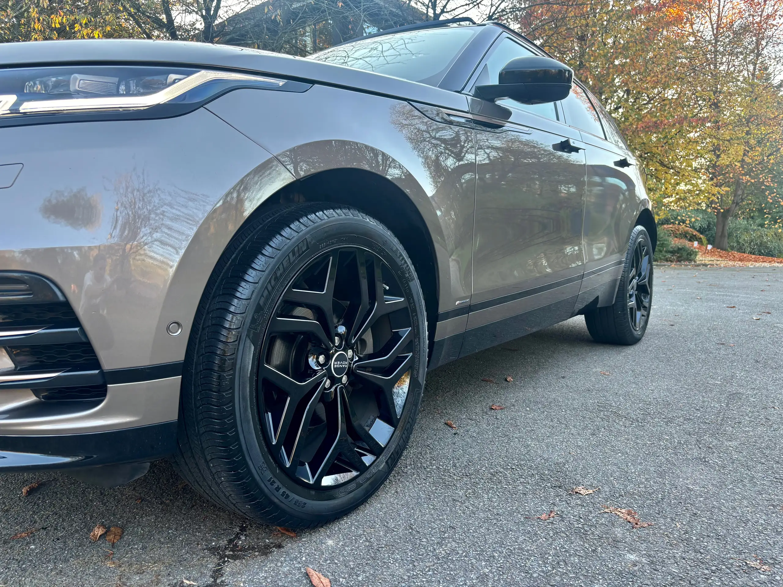 Land Rover - Range Rover Velar