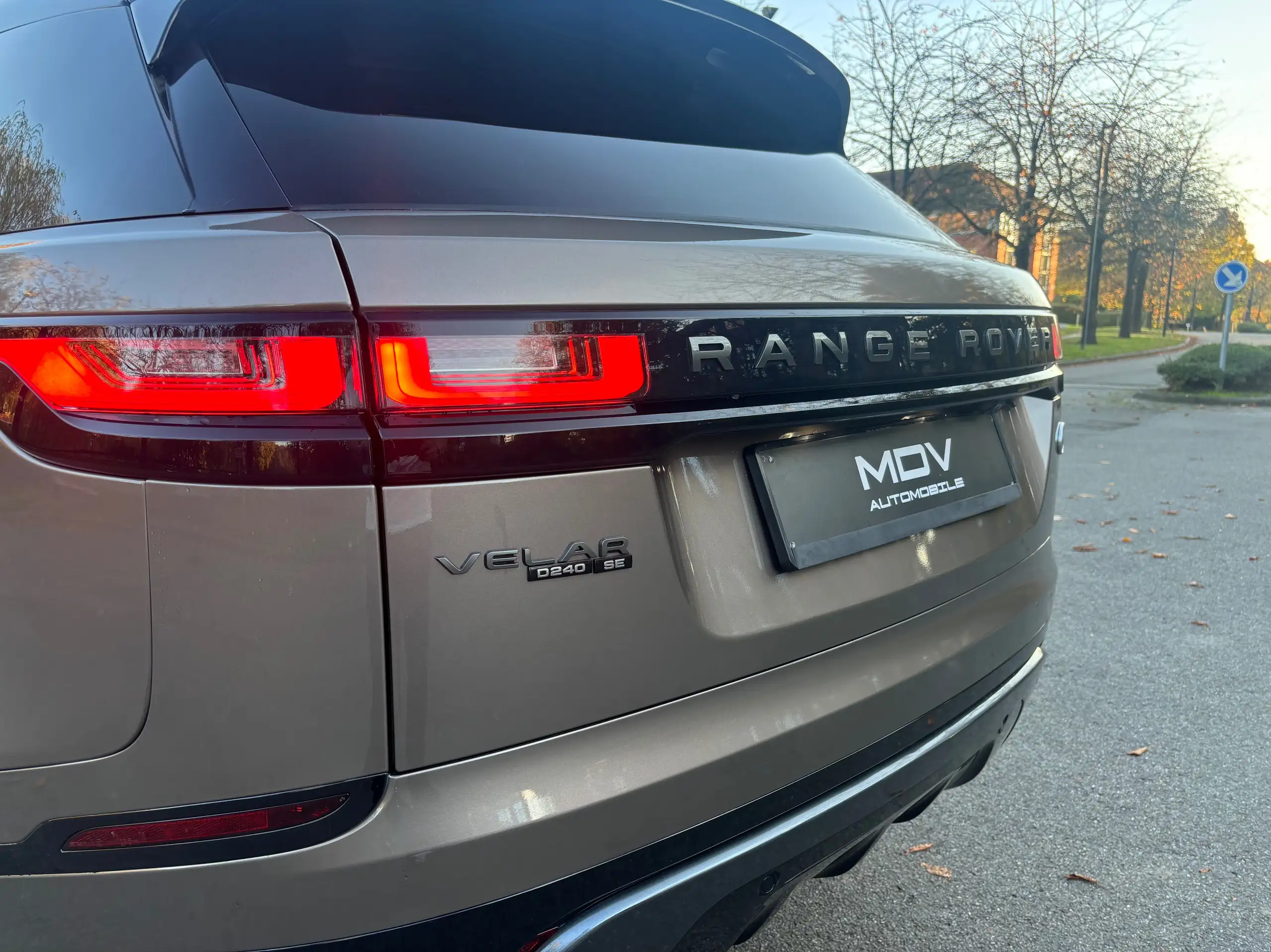 Land Rover - Range Rover Velar