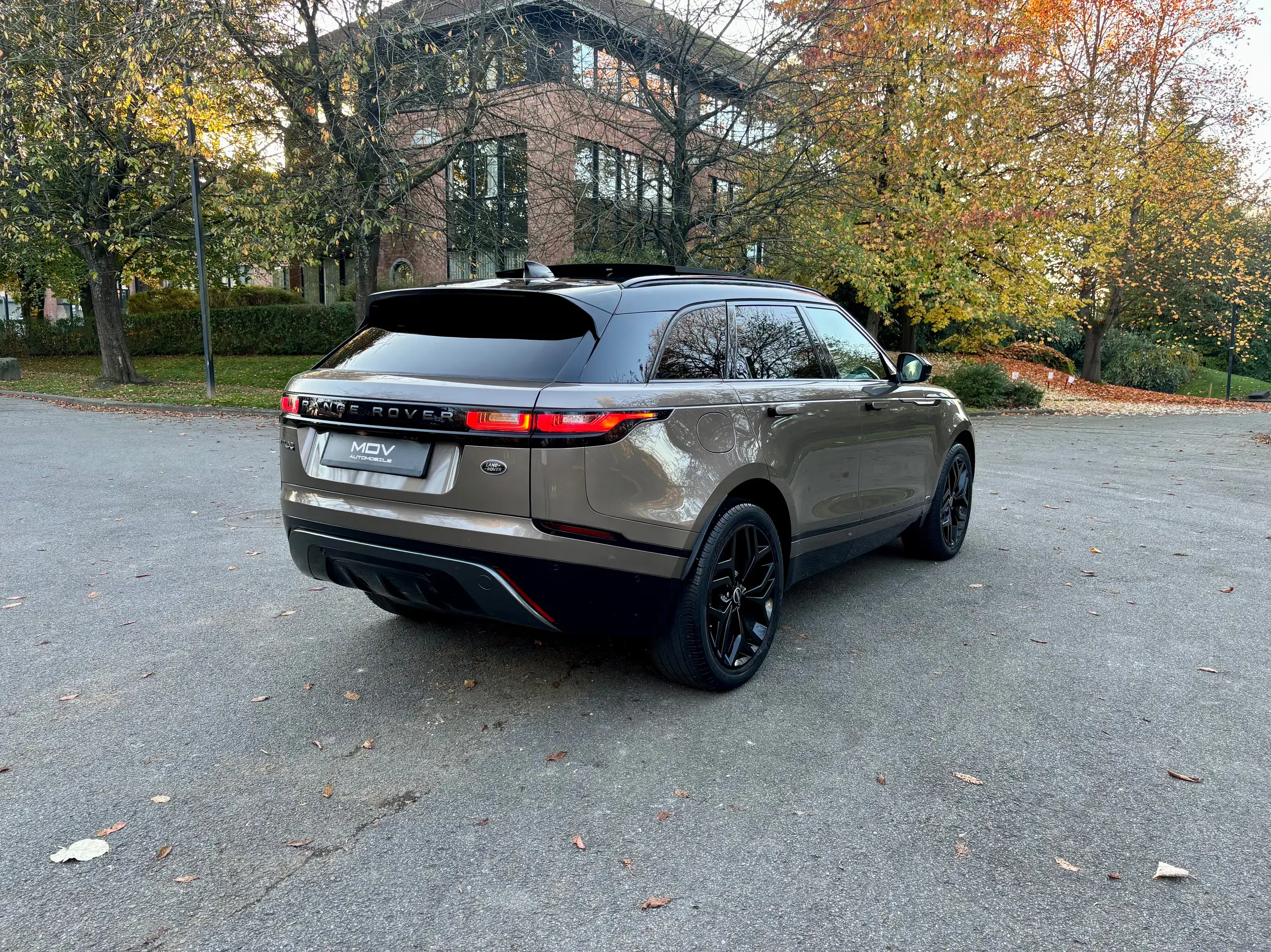 Land Rover - Range Rover Velar