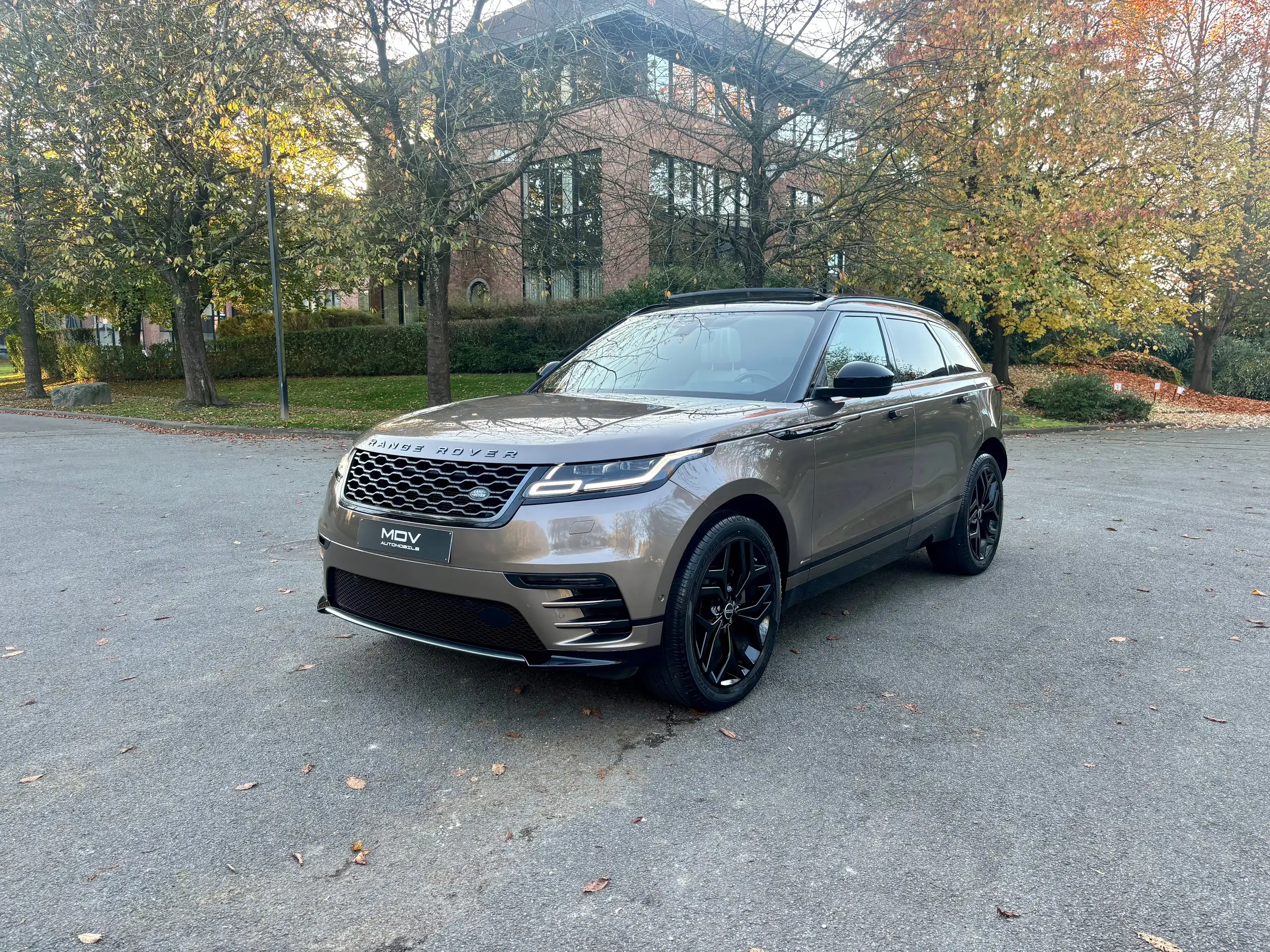 Land Rover - Range Rover Velar