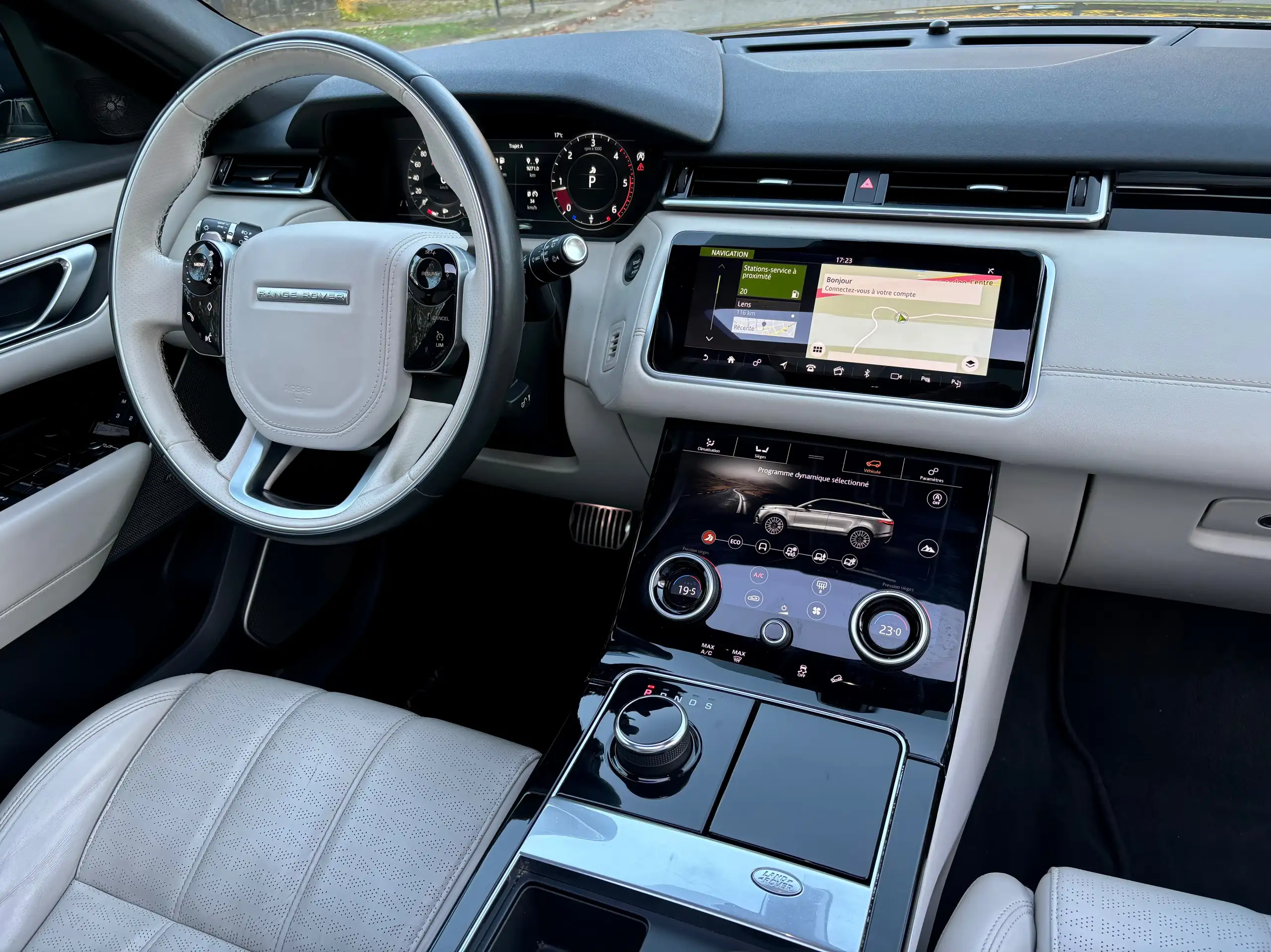 Land Rover - Range Rover Velar