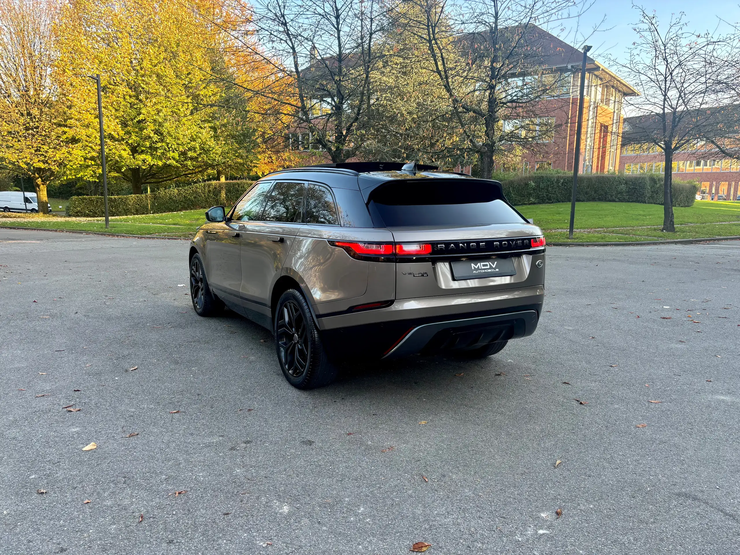 Land Rover - Range Rover Velar