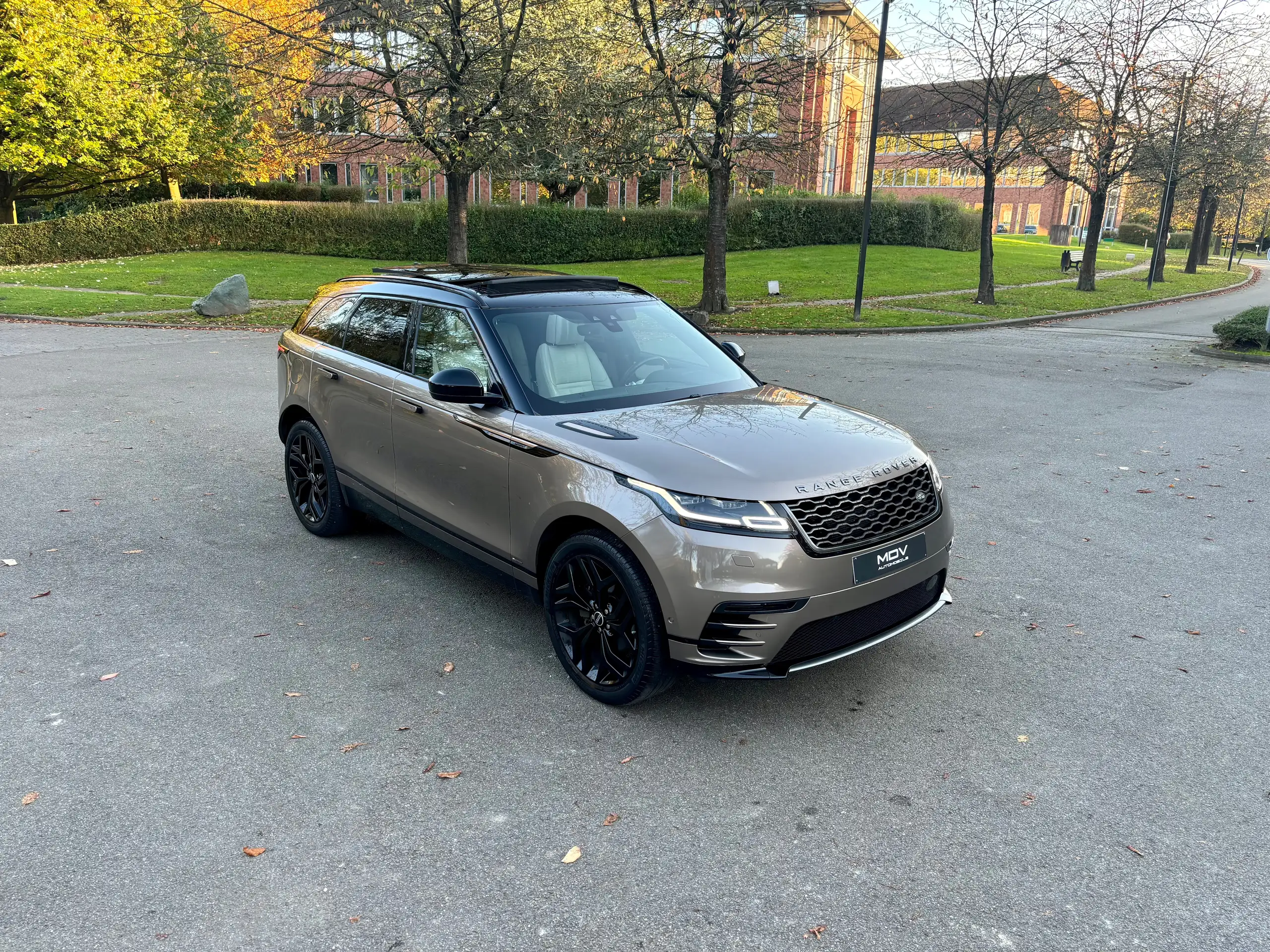 Land Rover - Range Rover Velar