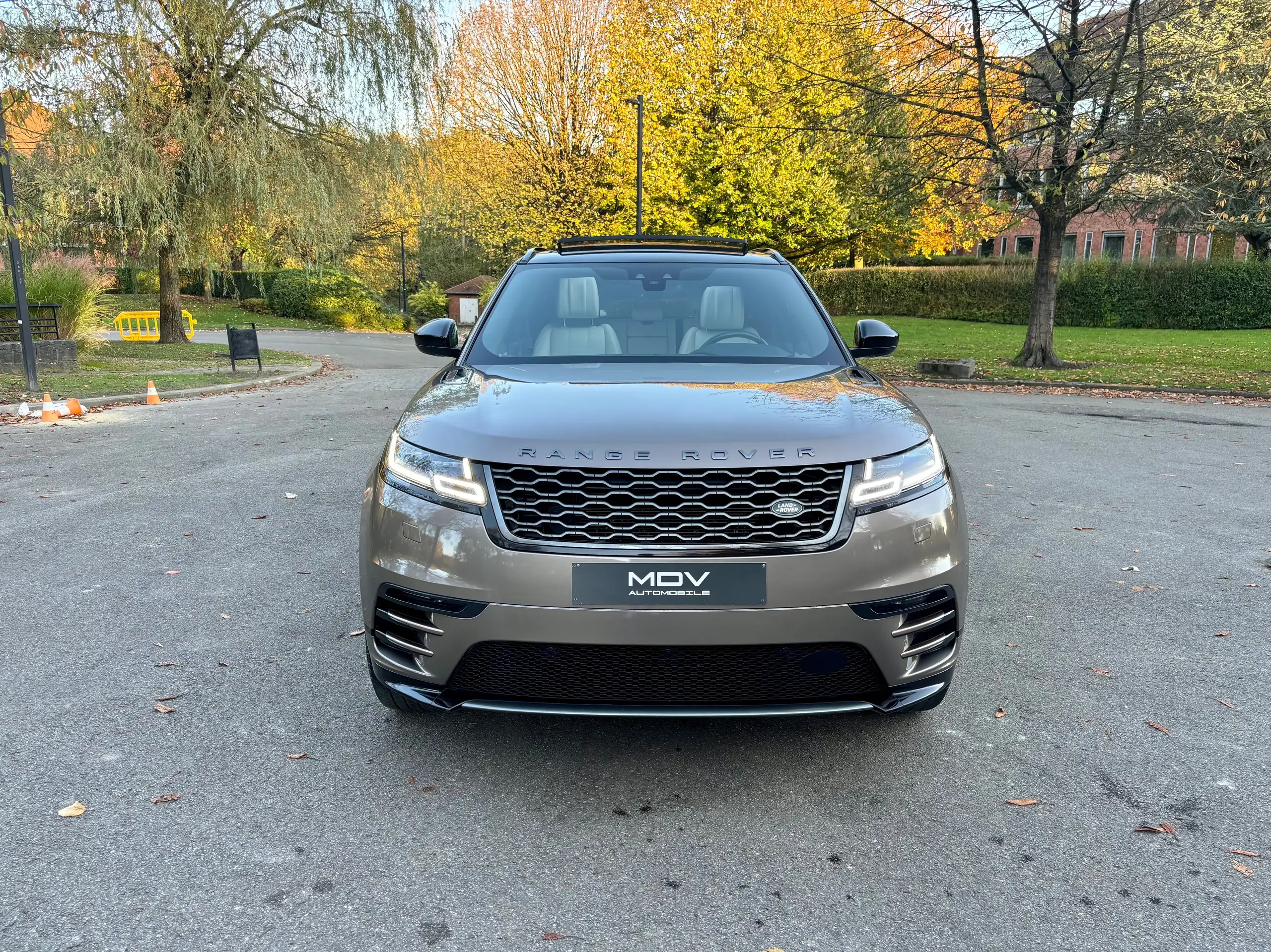 Land Rover - Range Rover Velar