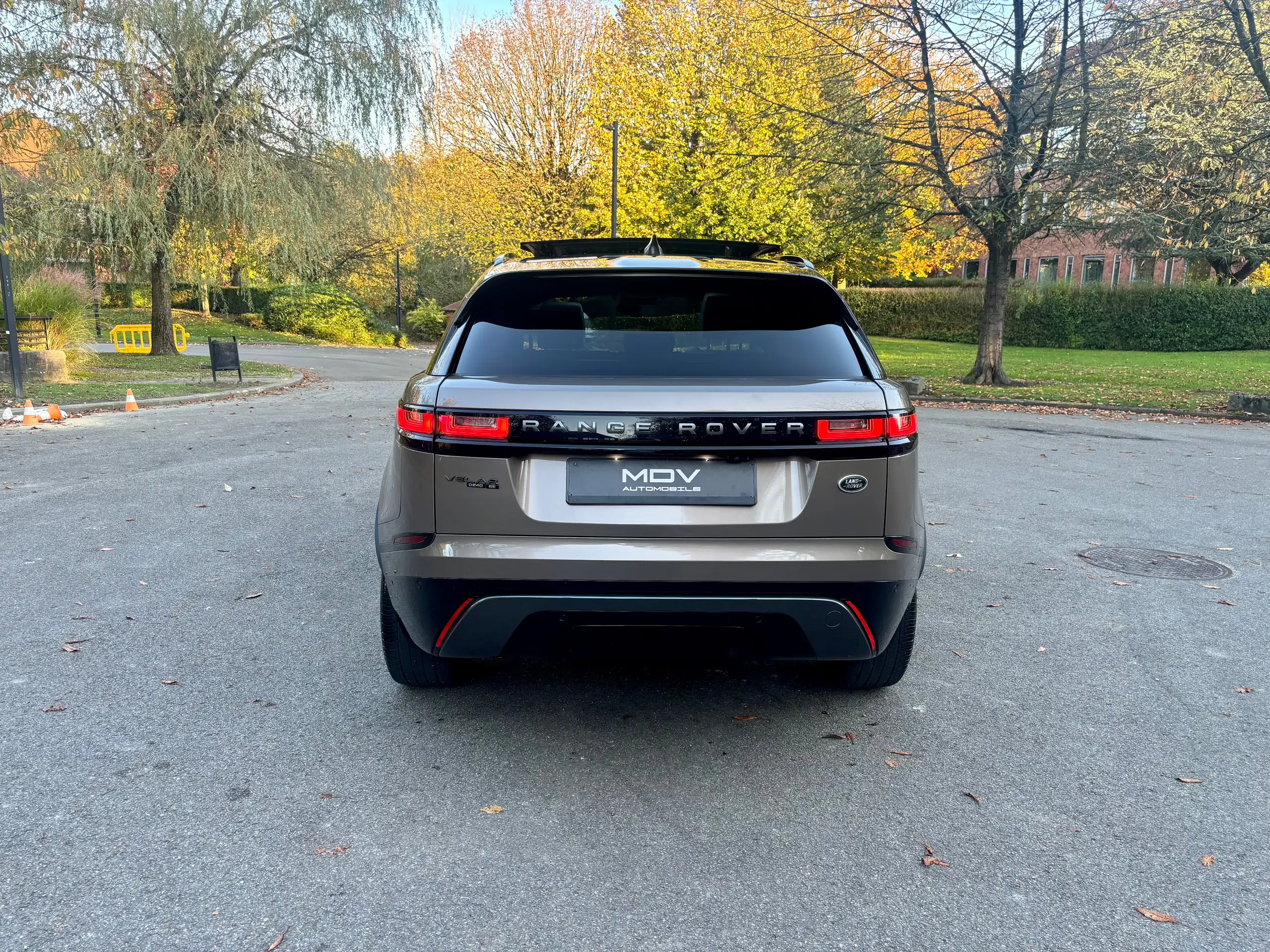 Land Rover - Range Rover Velar