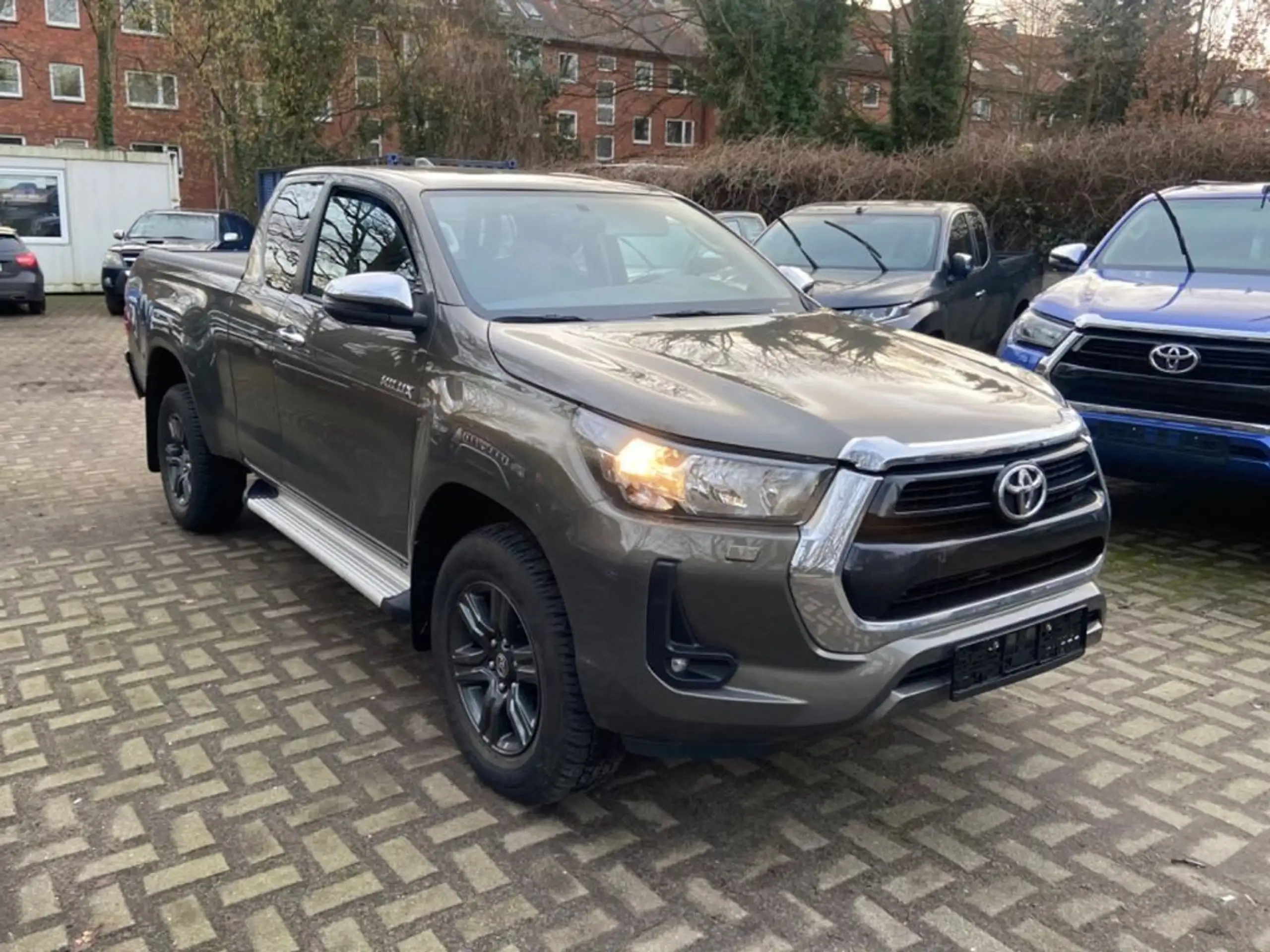 Toyota - Hilux