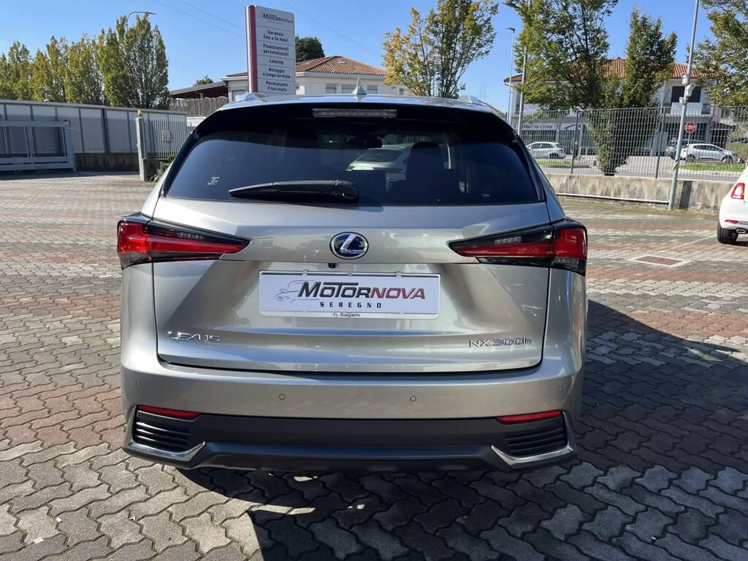 Lexus - NX 300