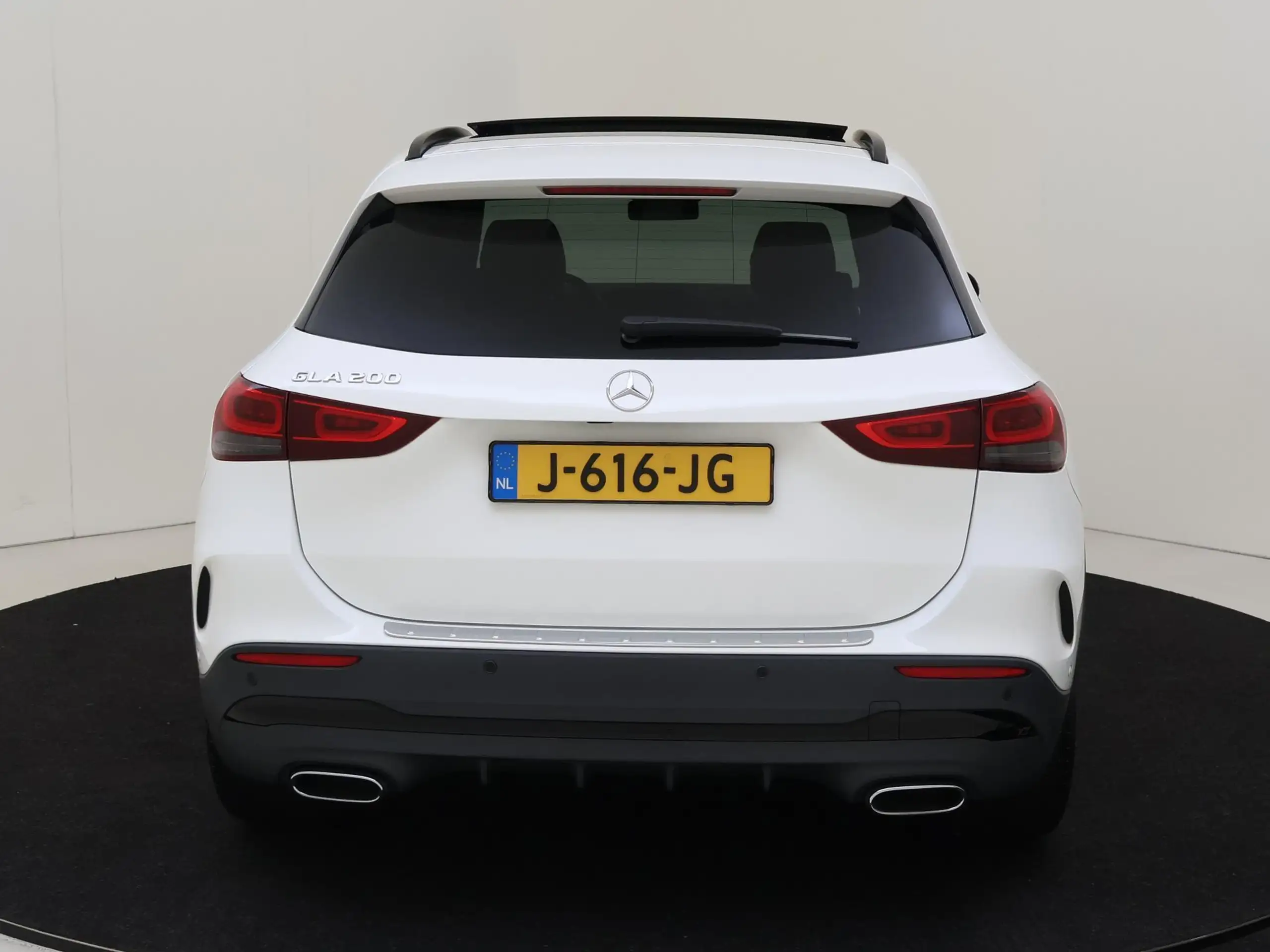 Mercedes-Benz - GLA 200