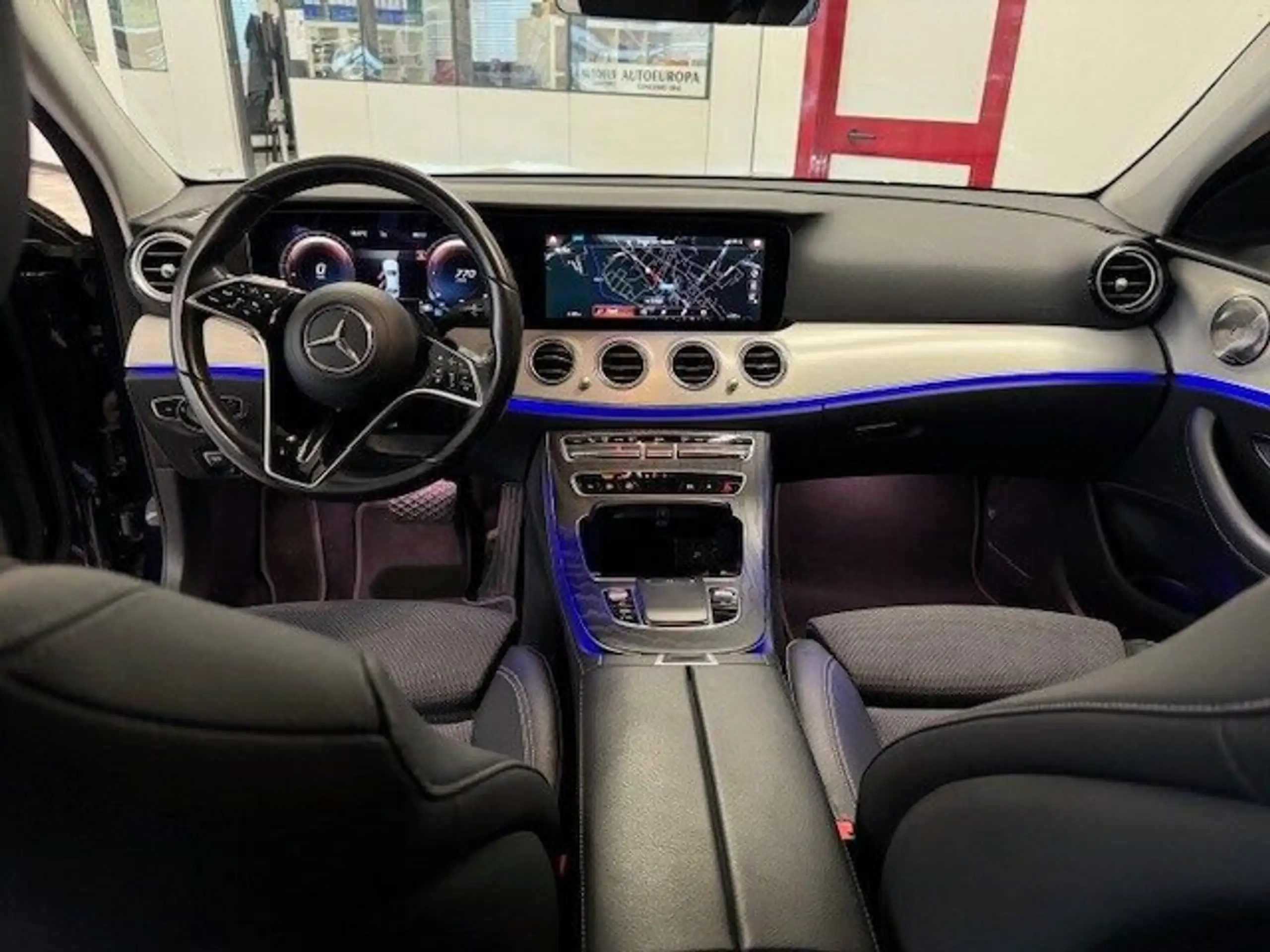 Mercedes-Benz - E 220