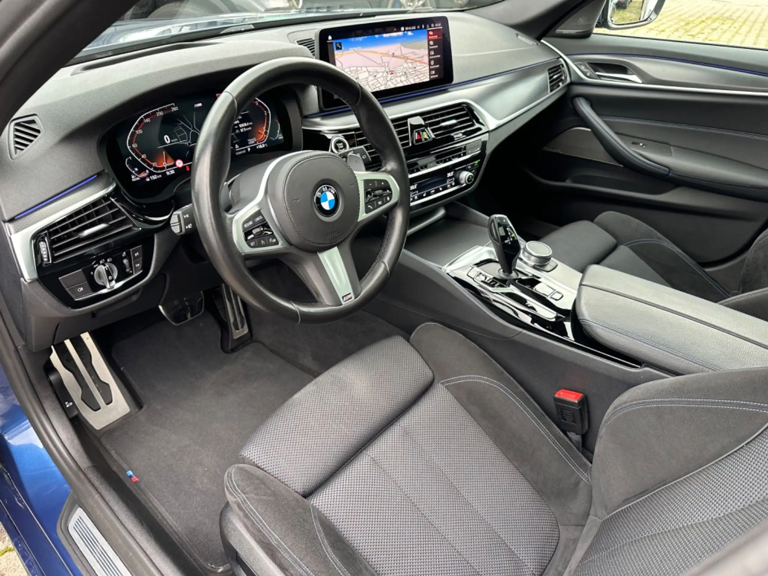 BMW - 530