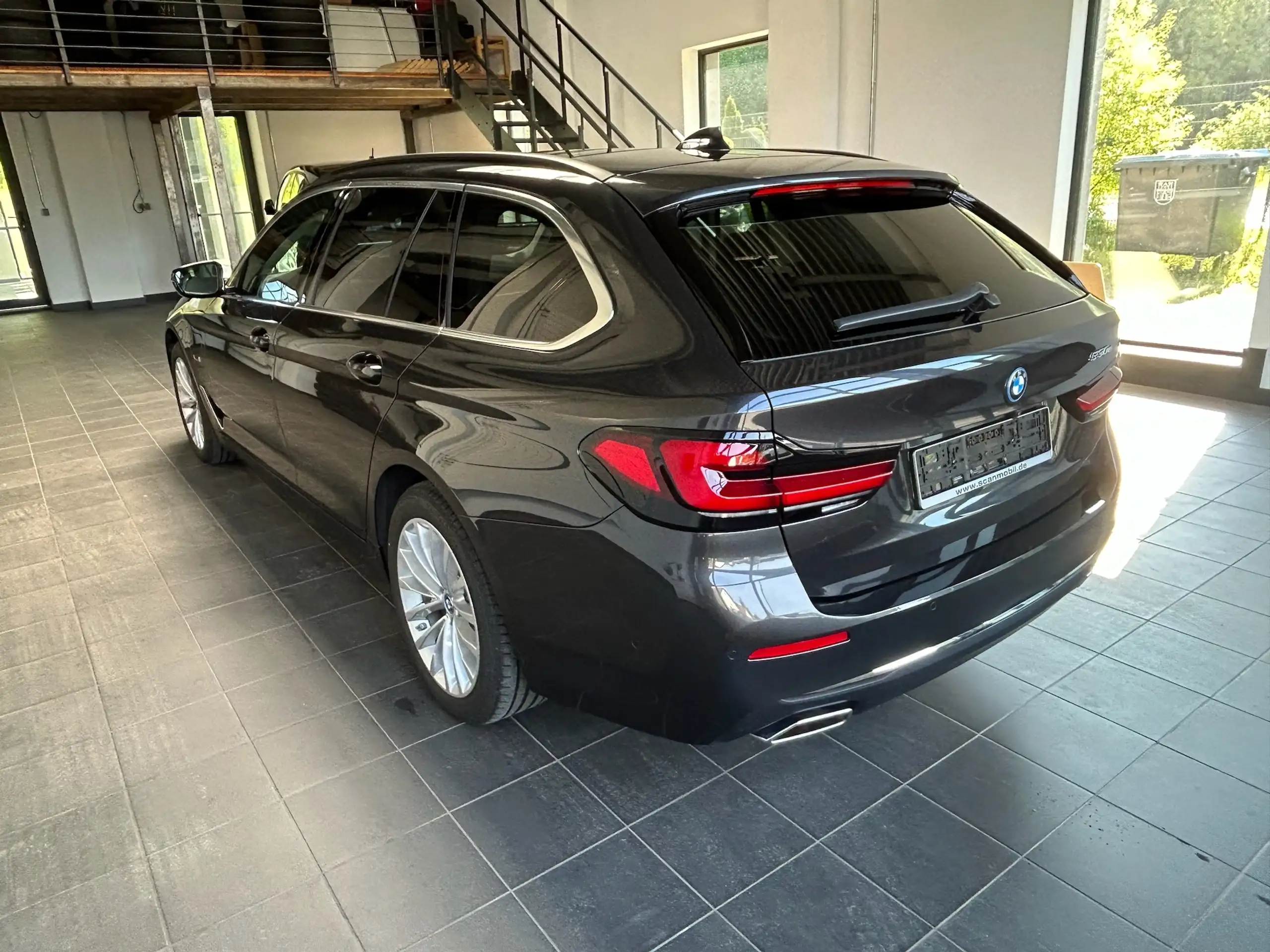 BMW - 530