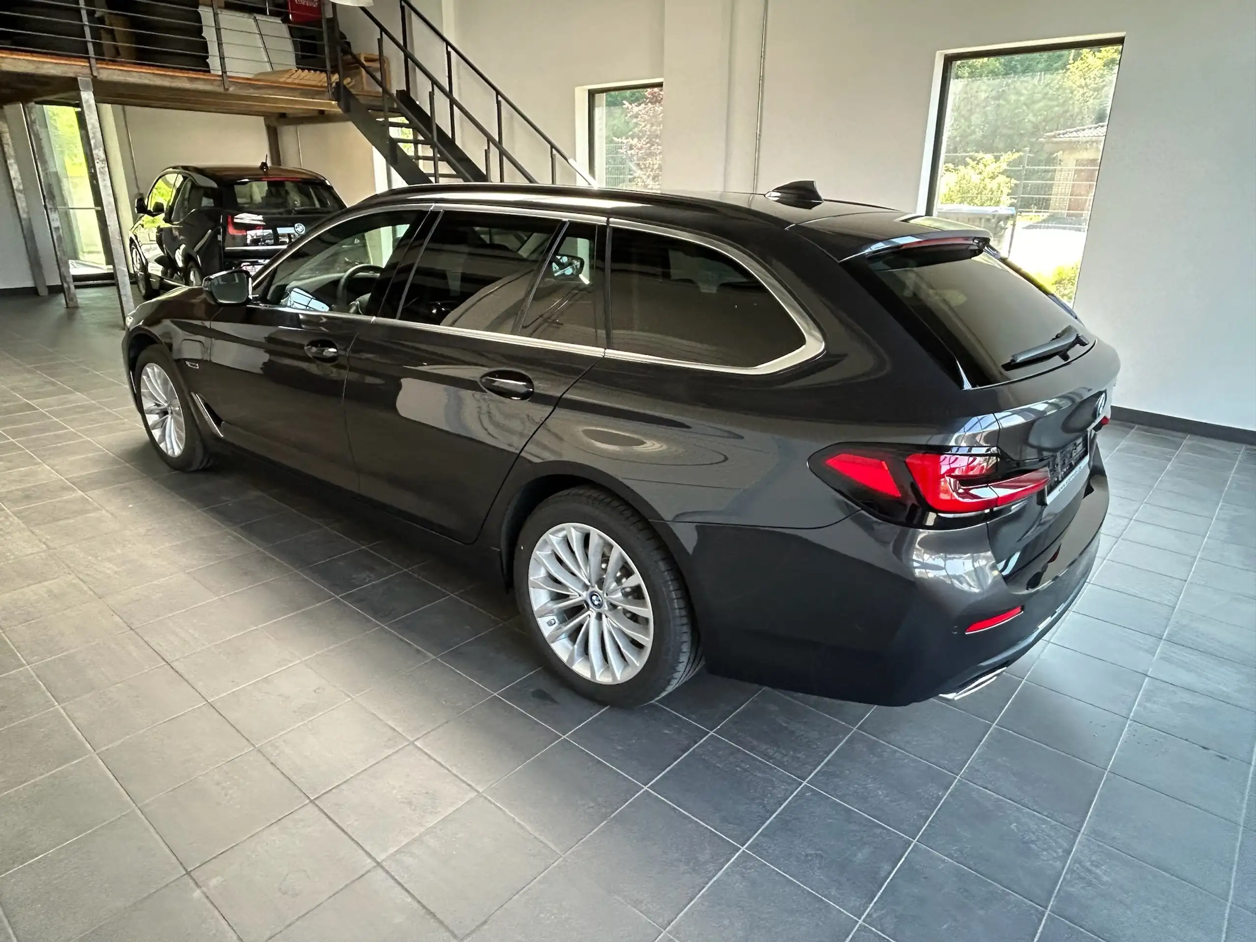 BMW - 530