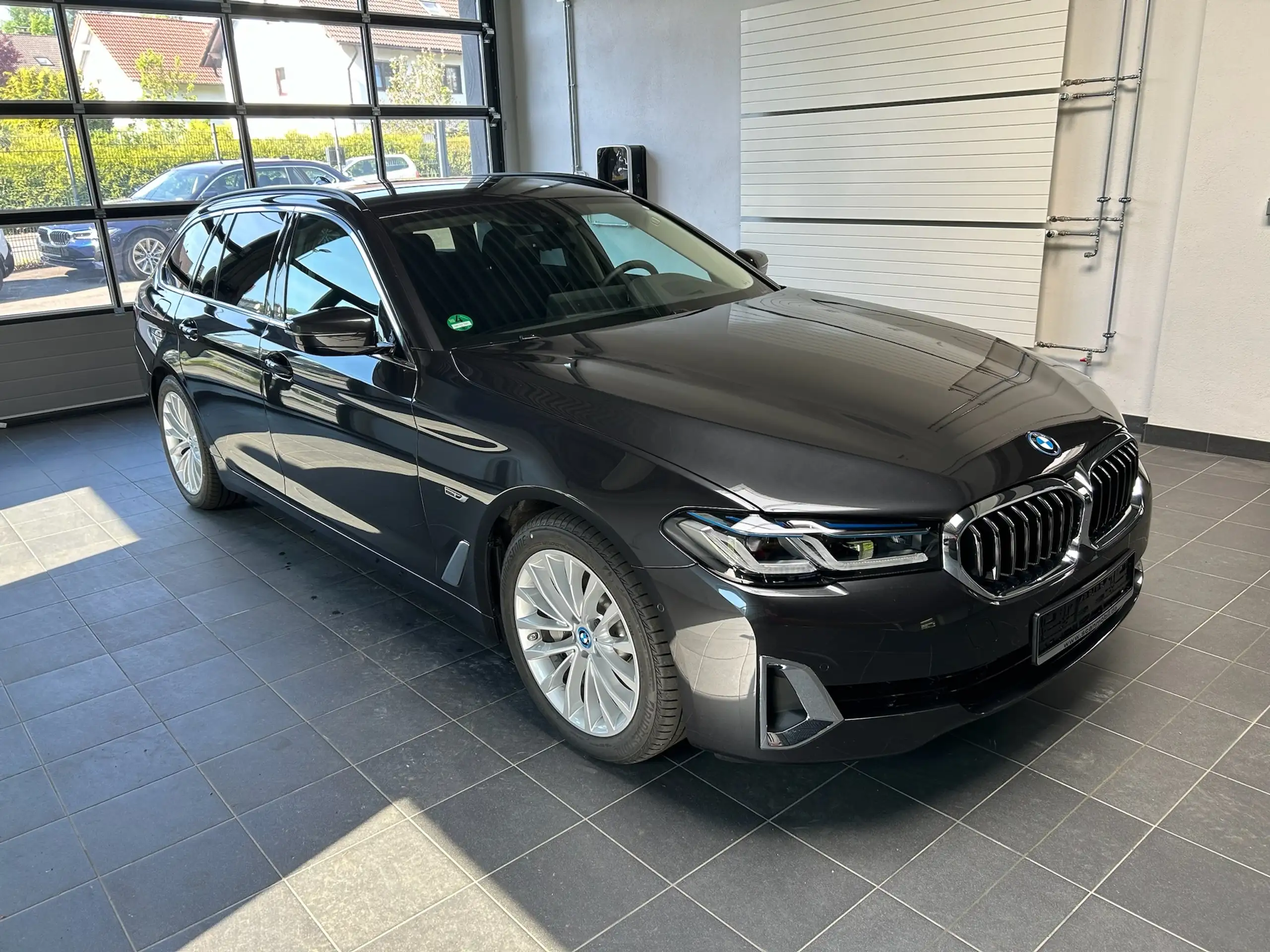 BMW - 530