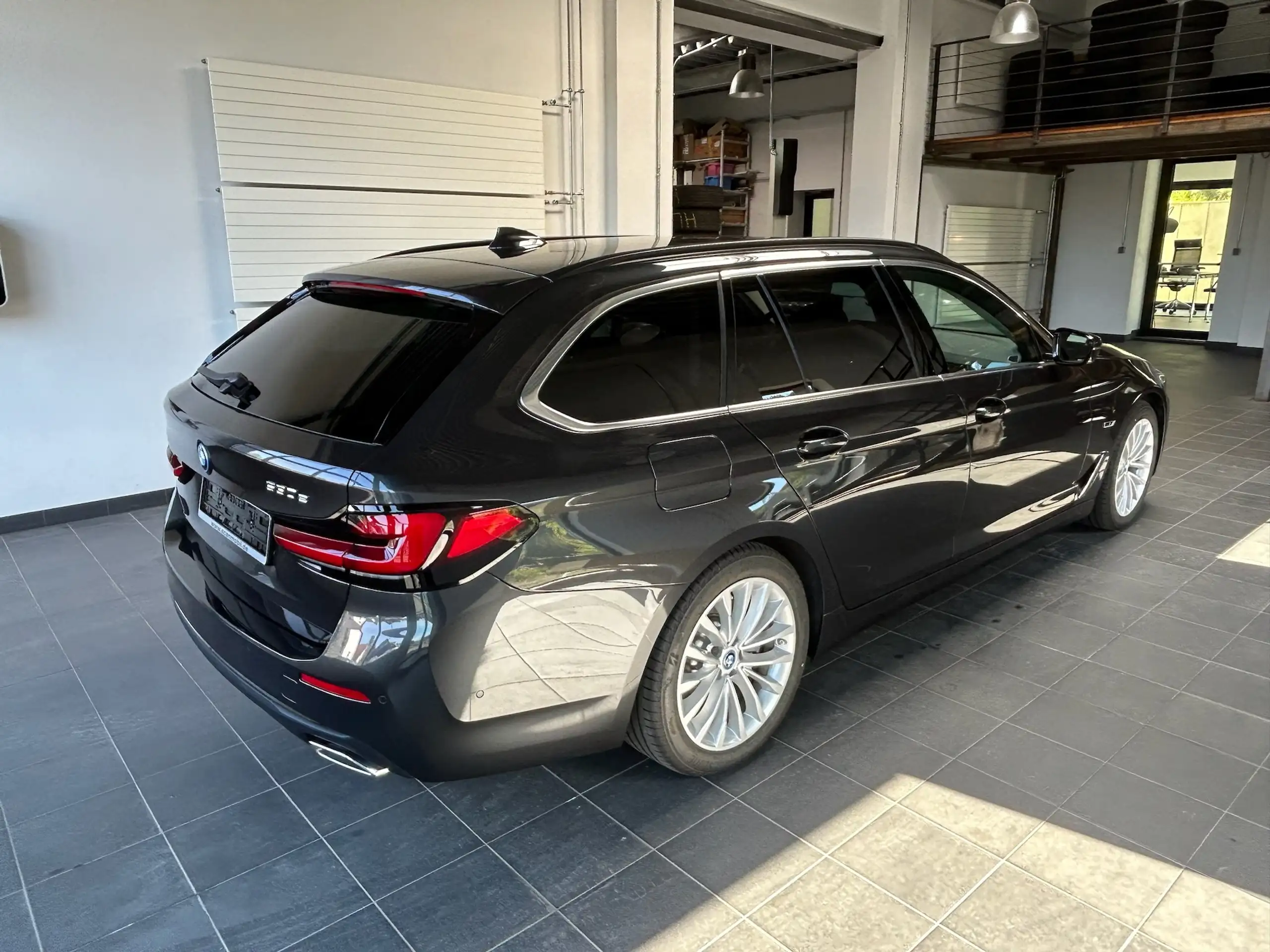 BMW - 530