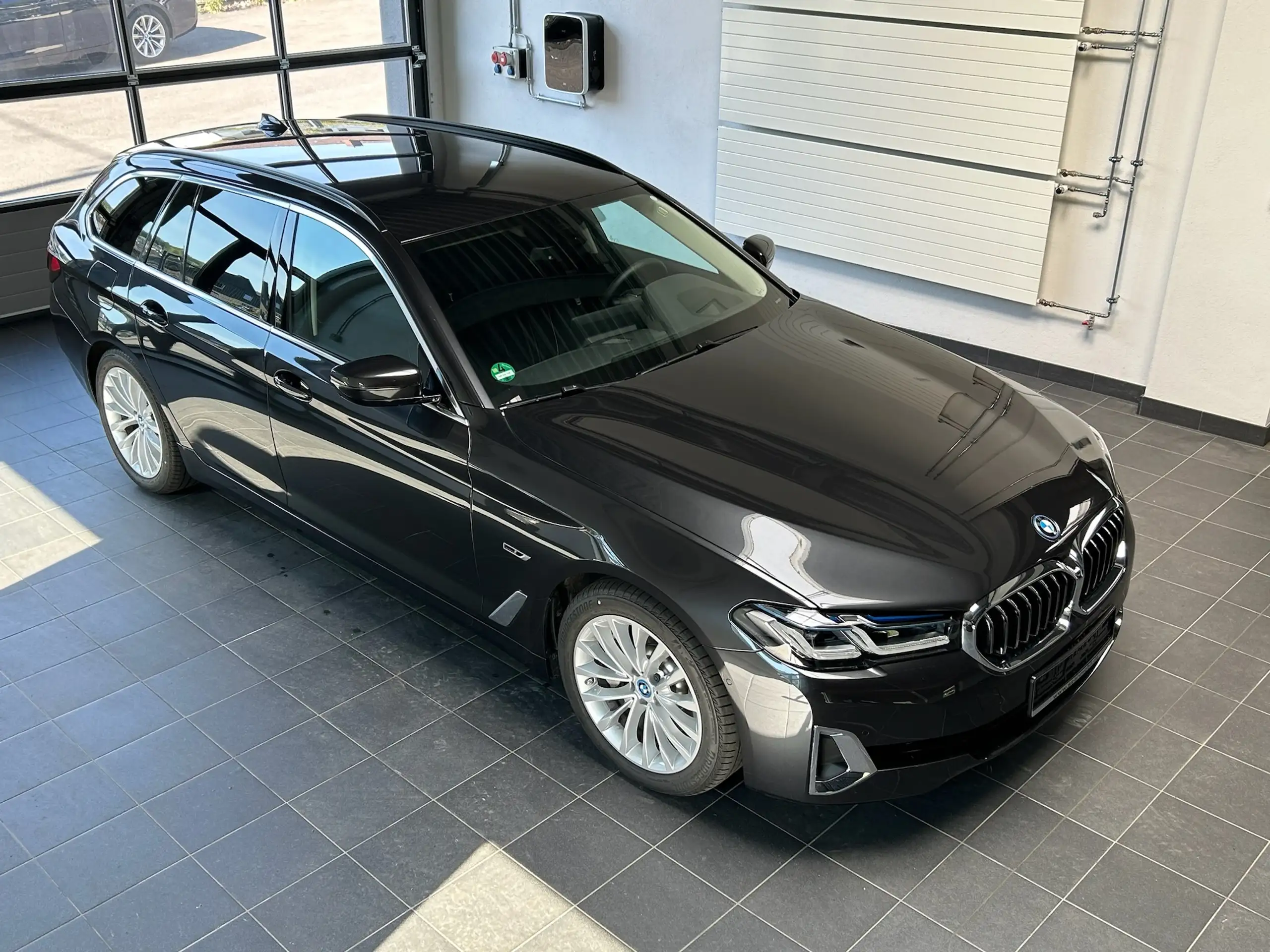 BMW - 530