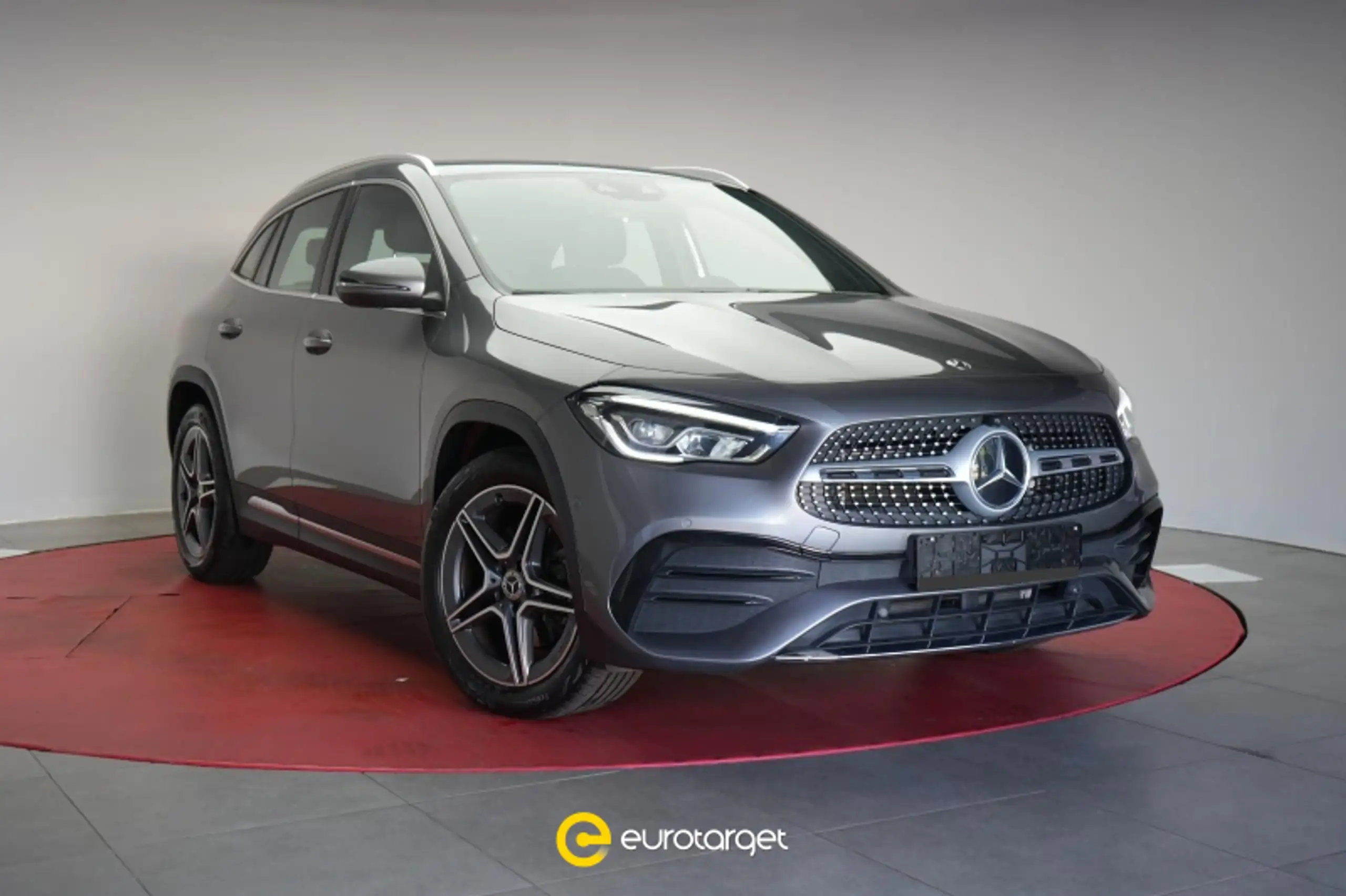 Mercedes-Benz - GLA 220