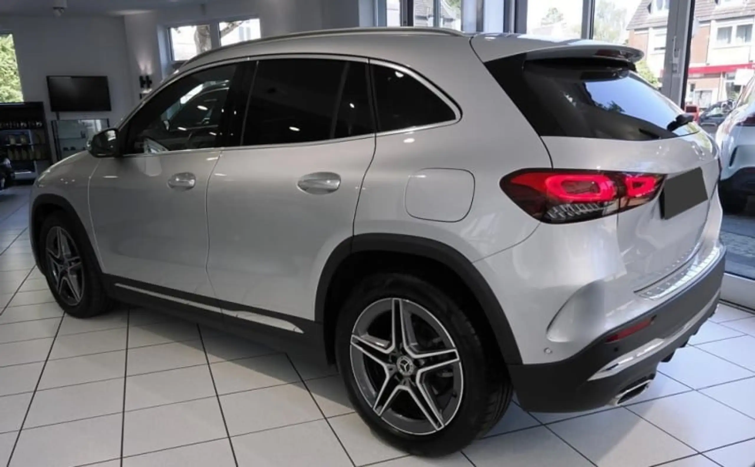 Mercedes-Benz - GLA 200