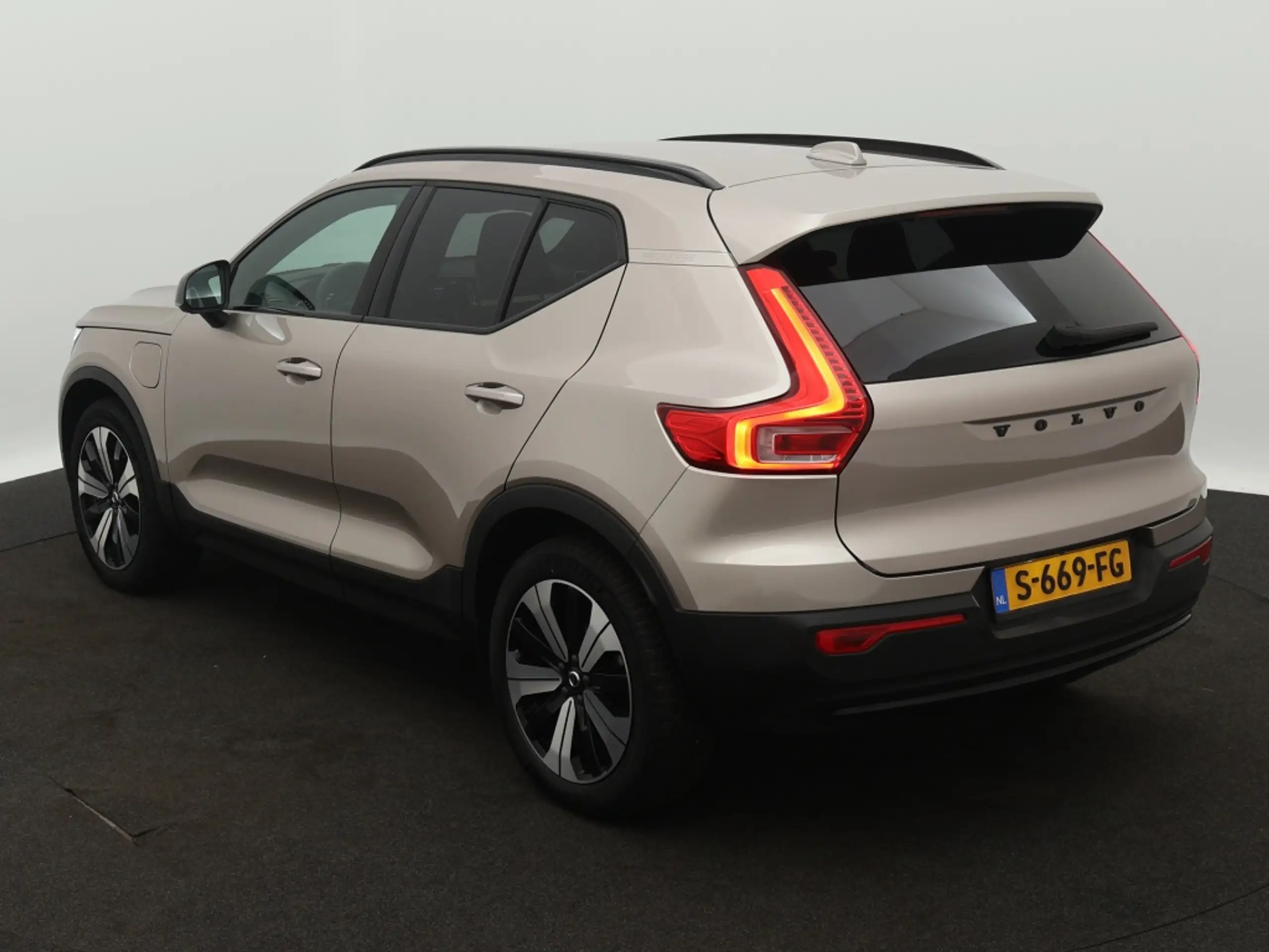 Volvo - XC40