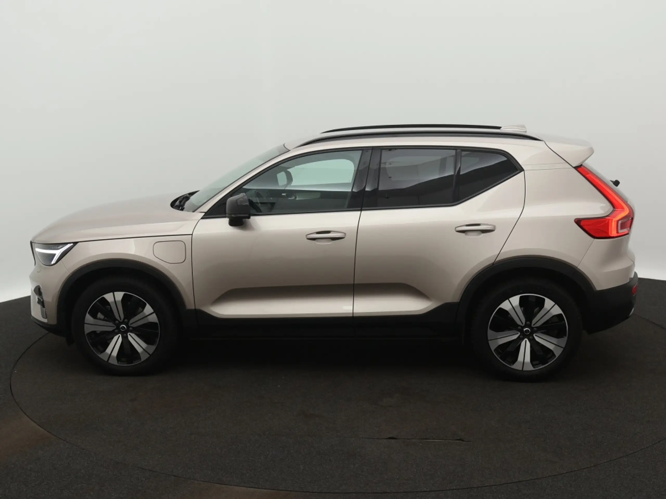 Volvo - XC40