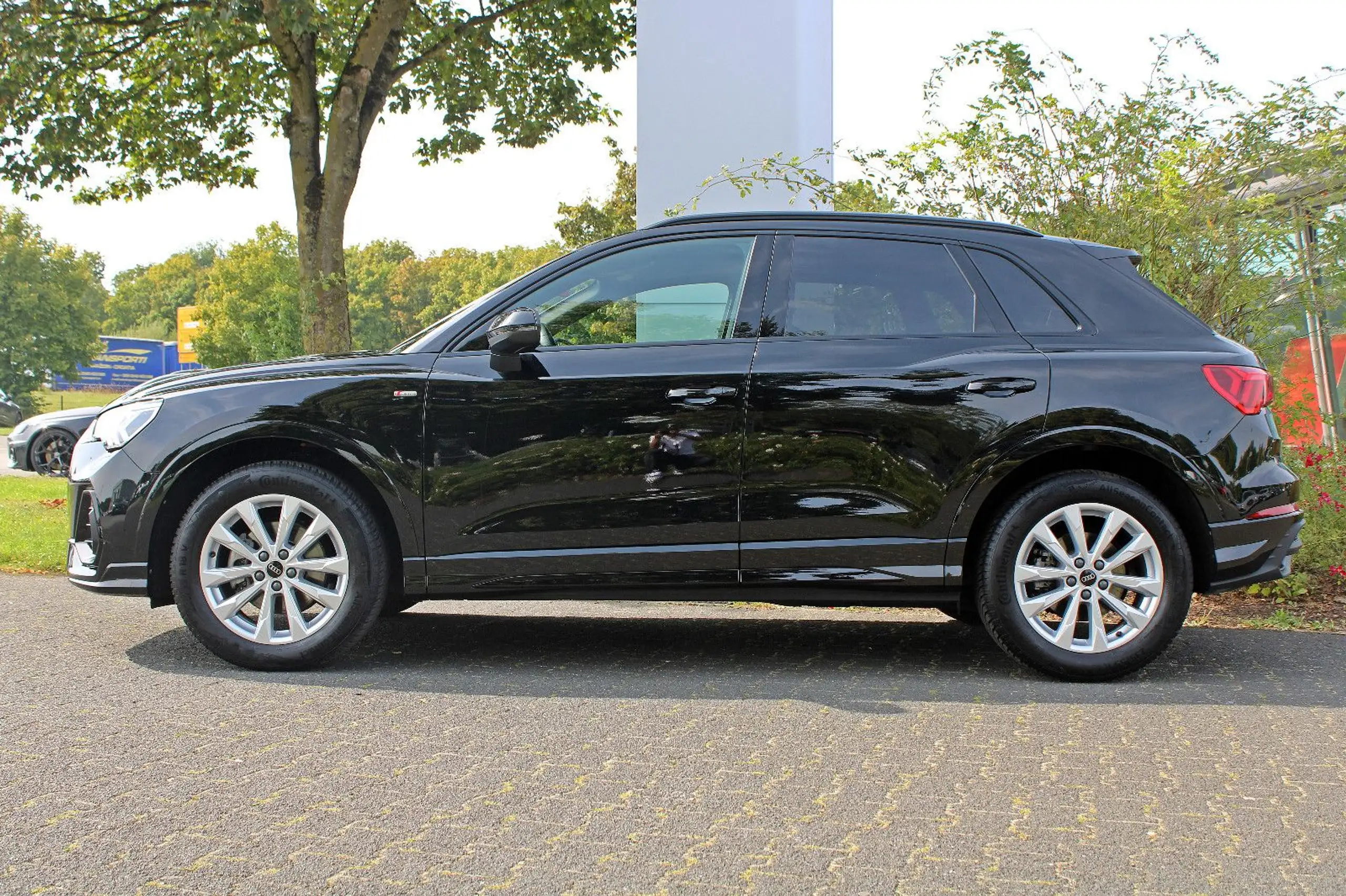 Audi - Q3