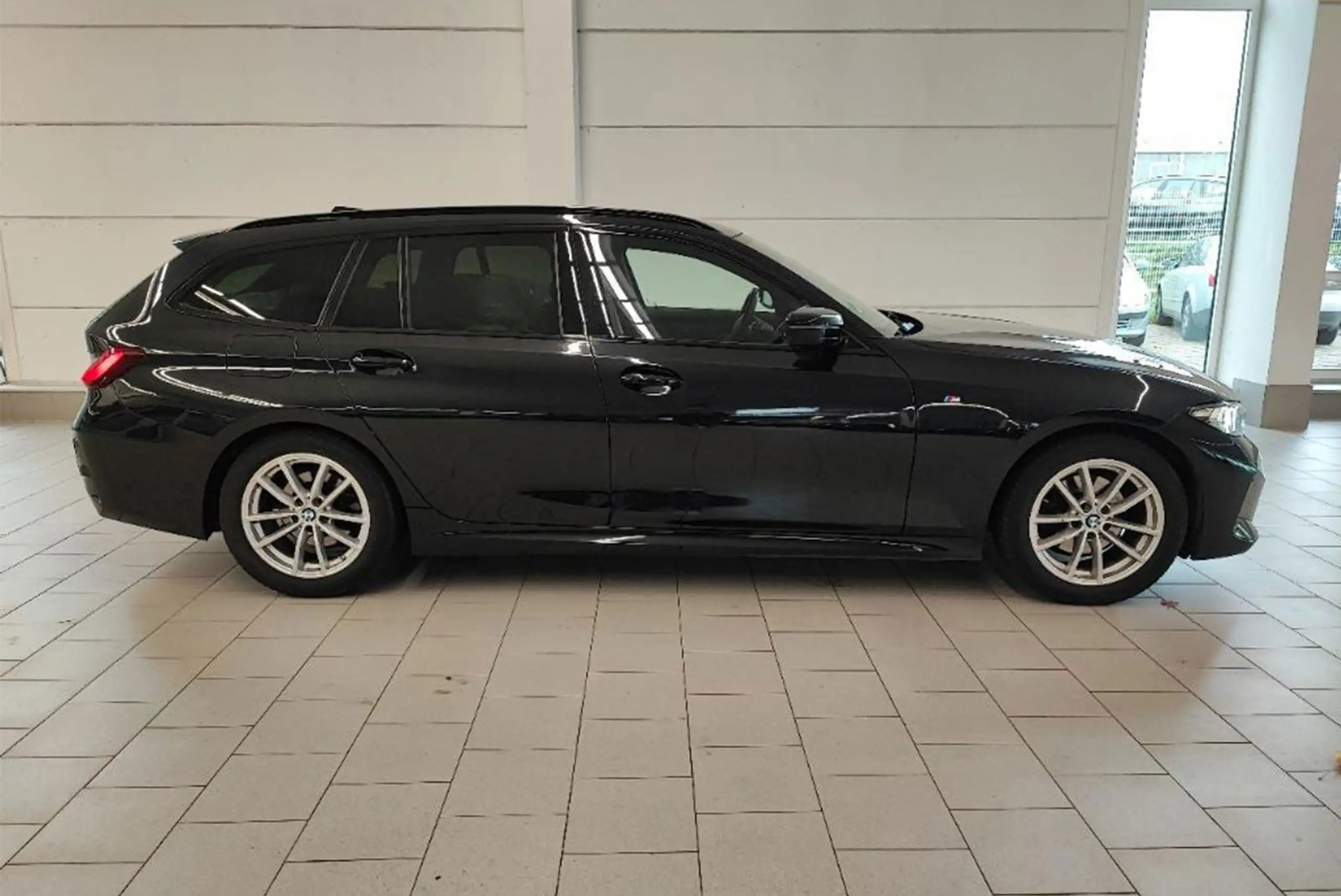 BMW - 320