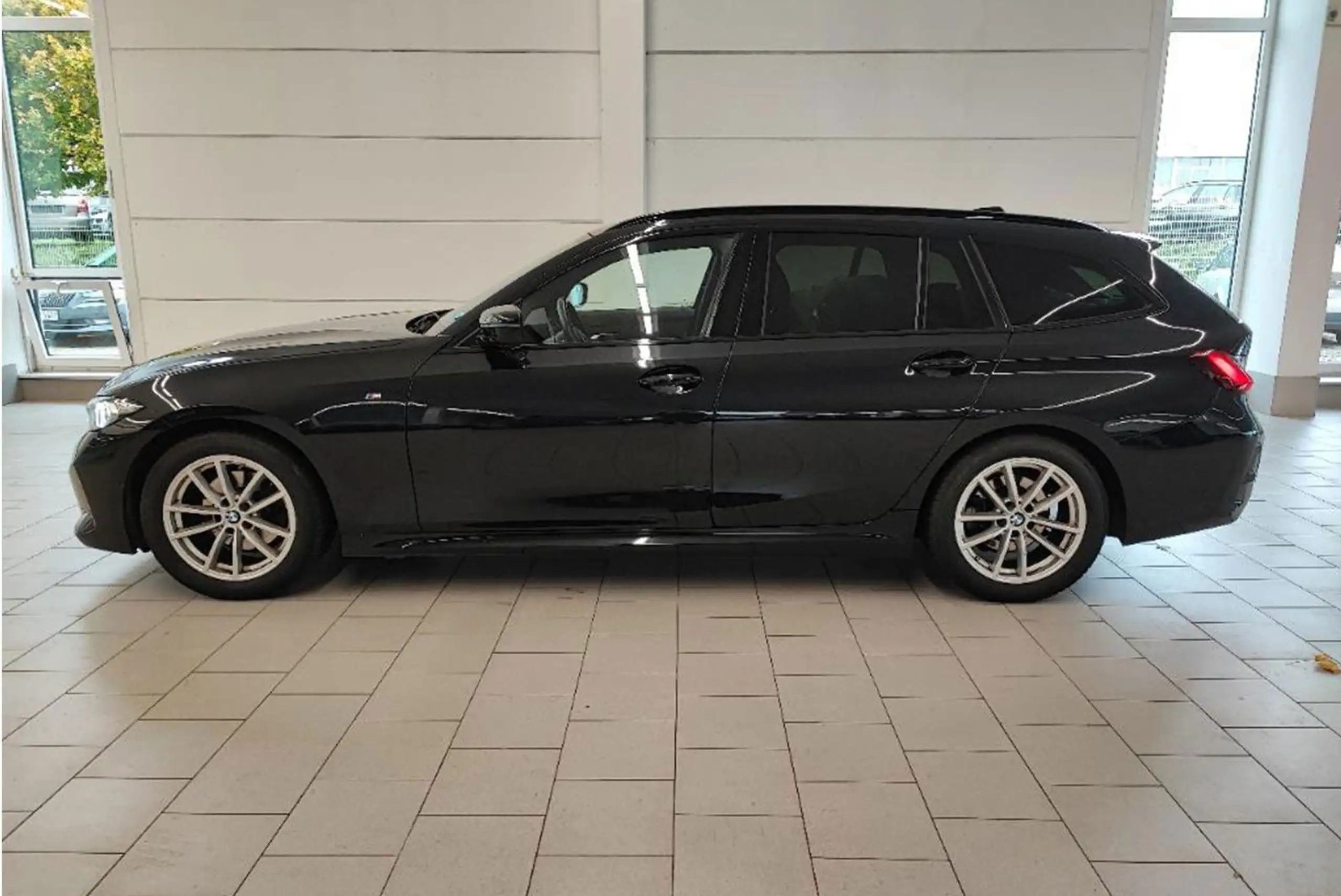 BMW - 320