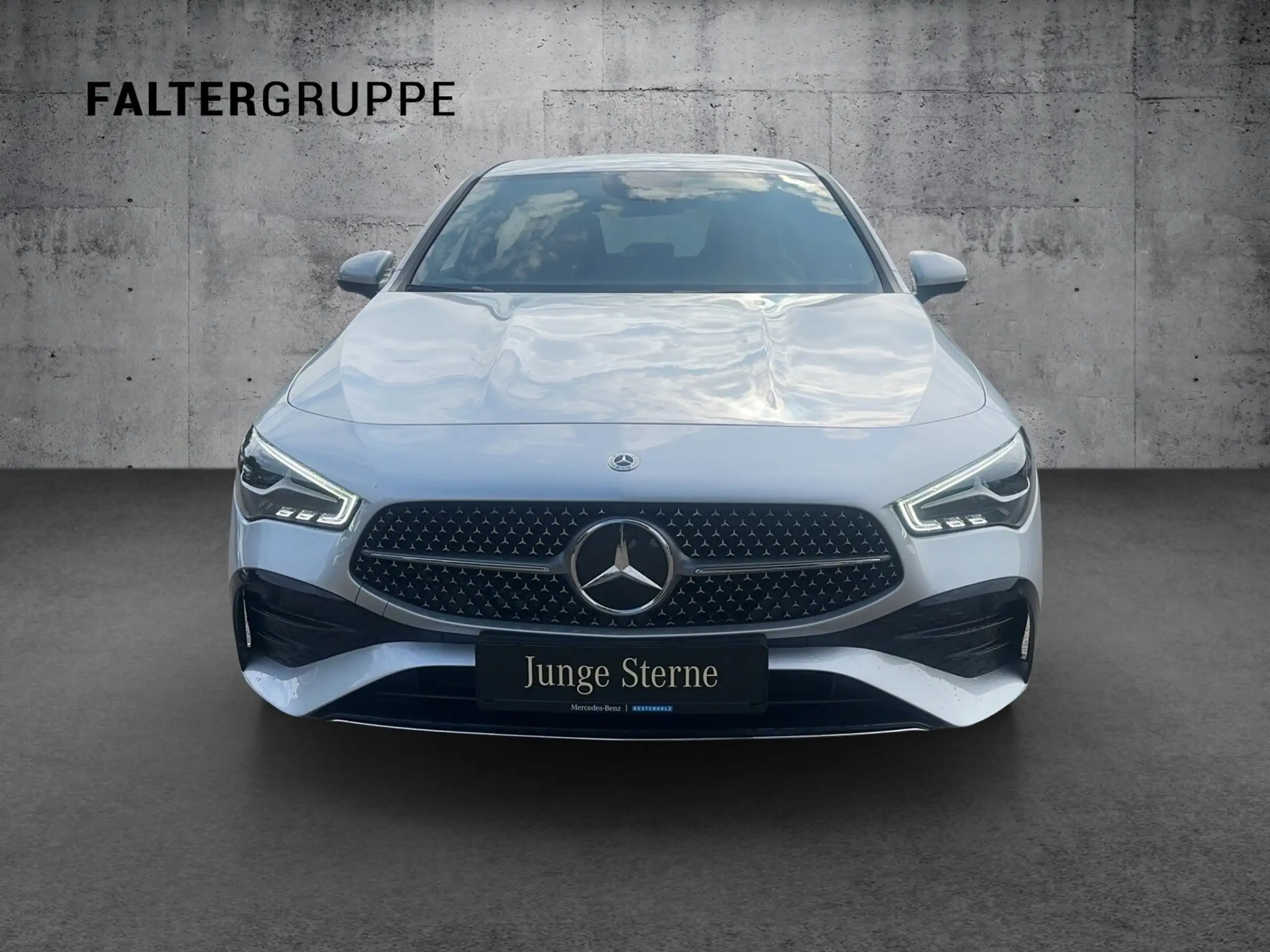 Mercedes-Benz - CLA 220