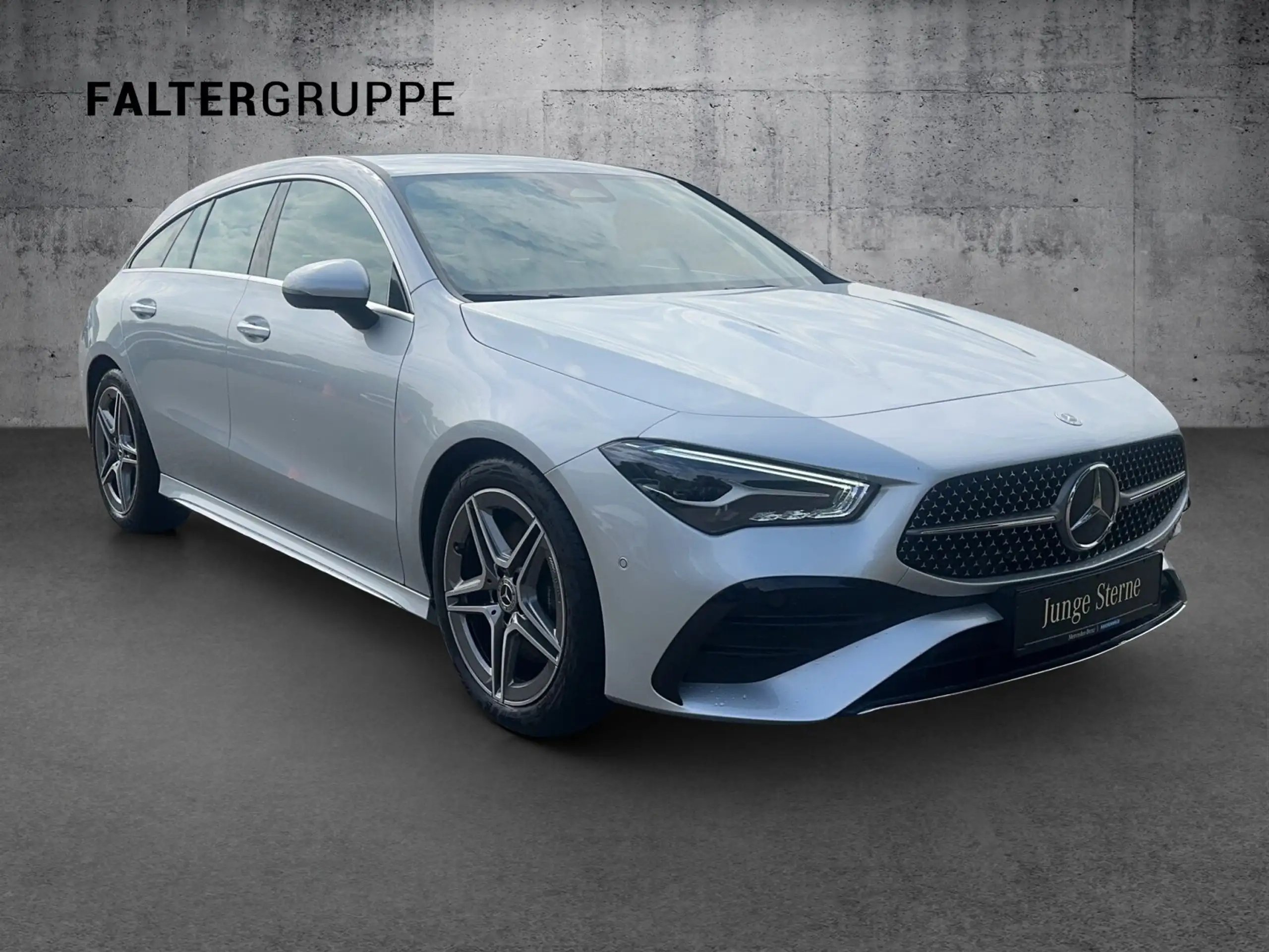 Mercedes-Benz - CLA 220