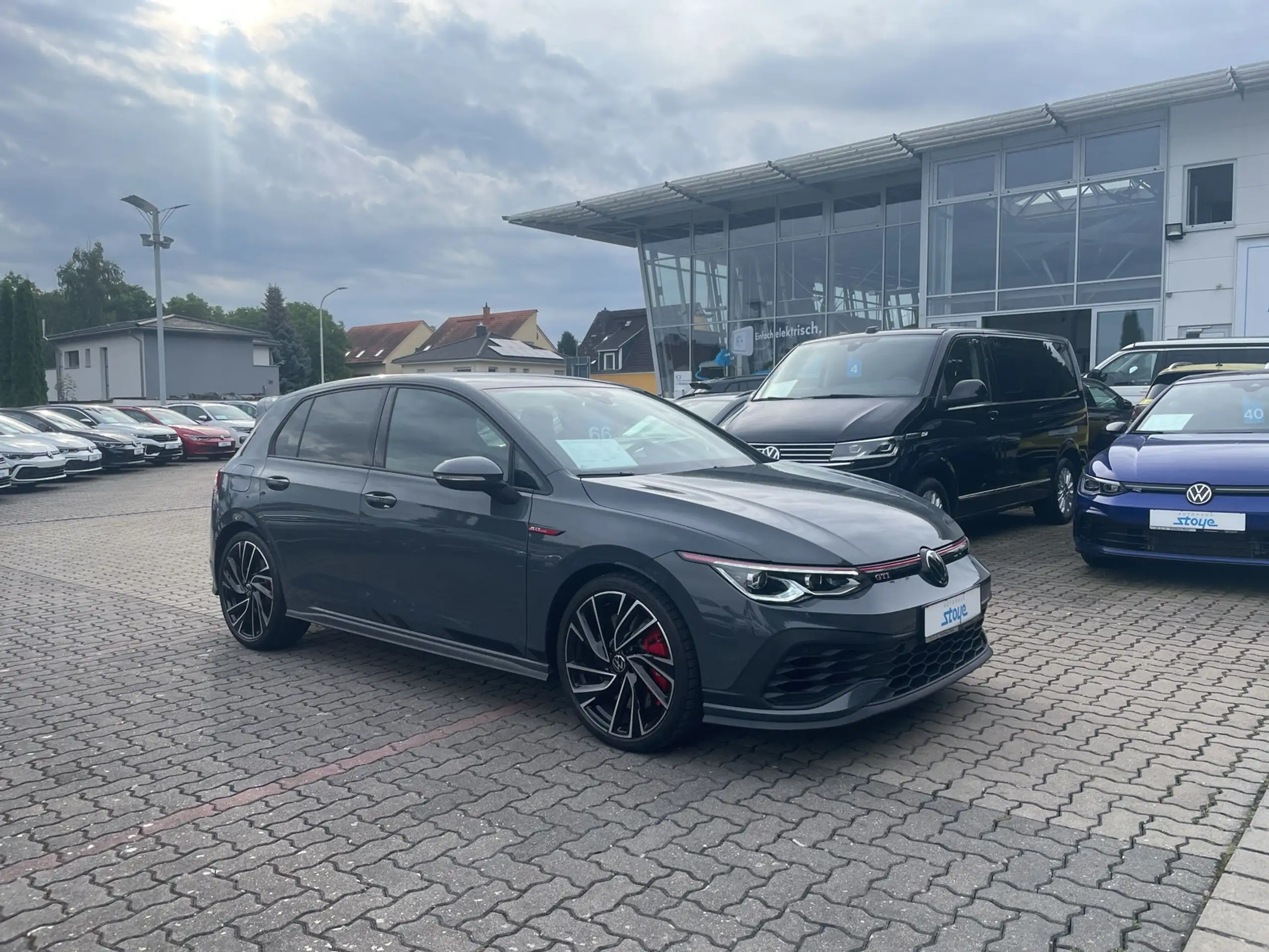 Volkswagen - Golf GTI