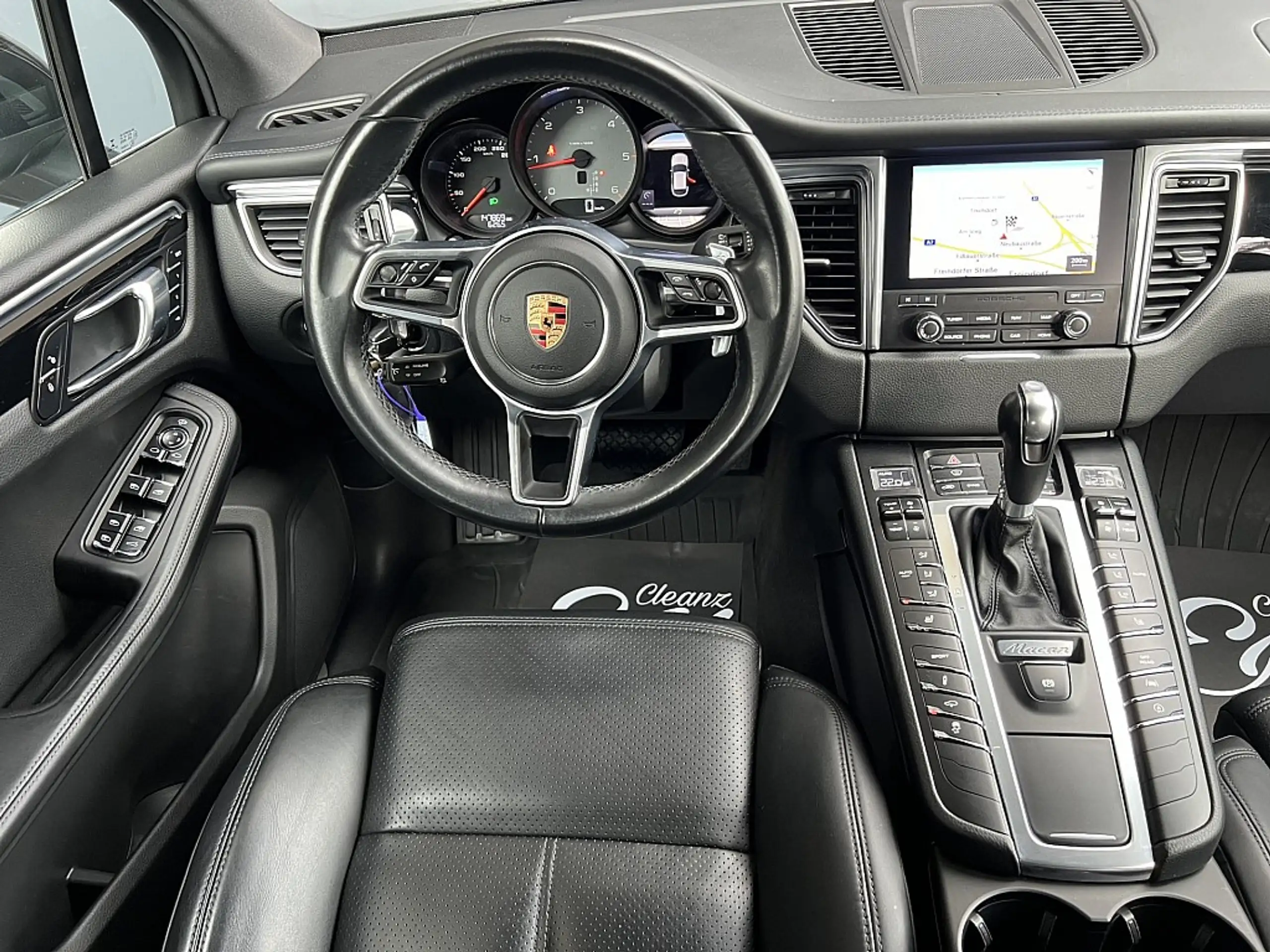 Porsche - Macan