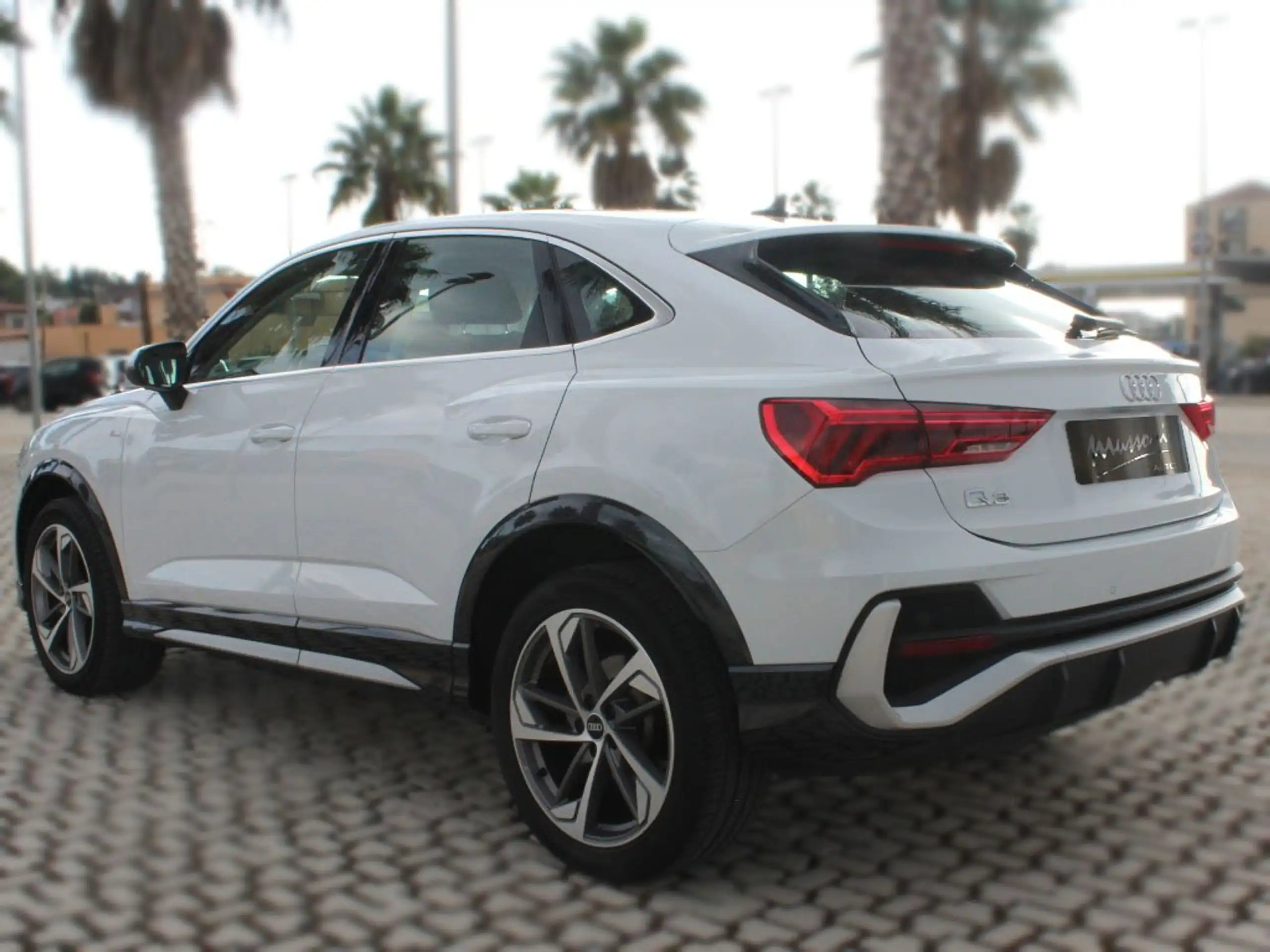 Audi - Q3