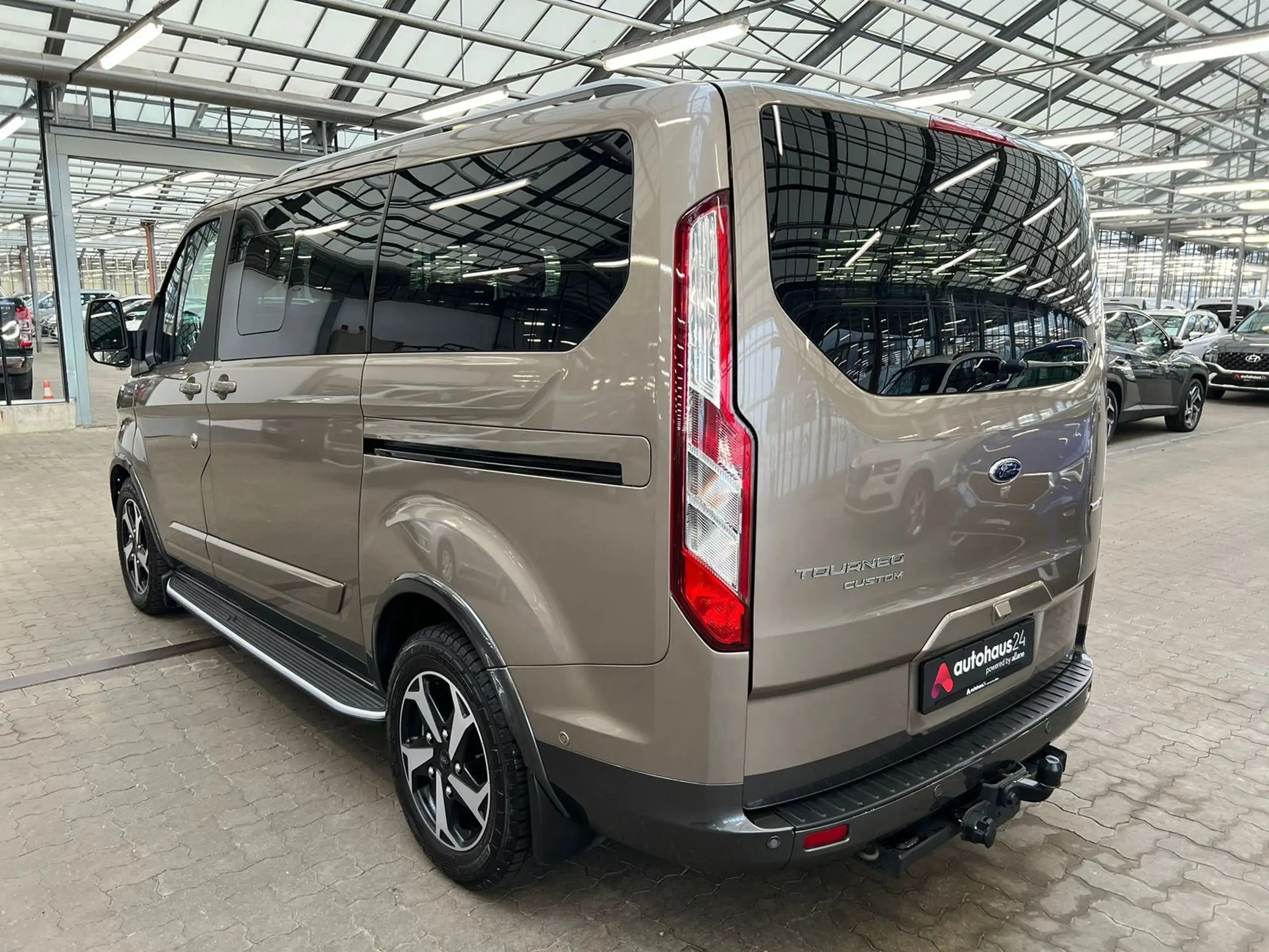 Ford - Tourneo Custom