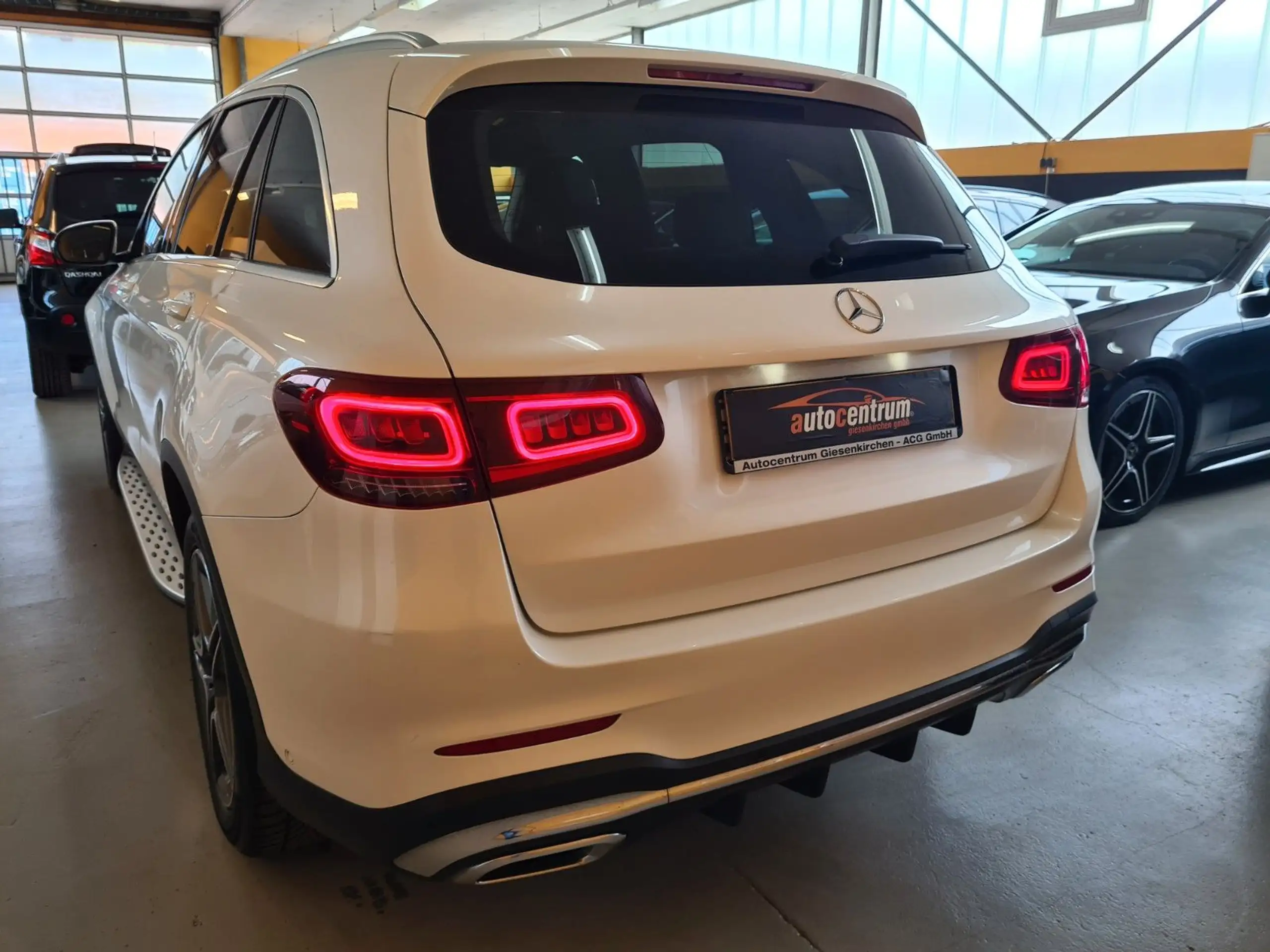 Mercedes-Benz - GLC 300