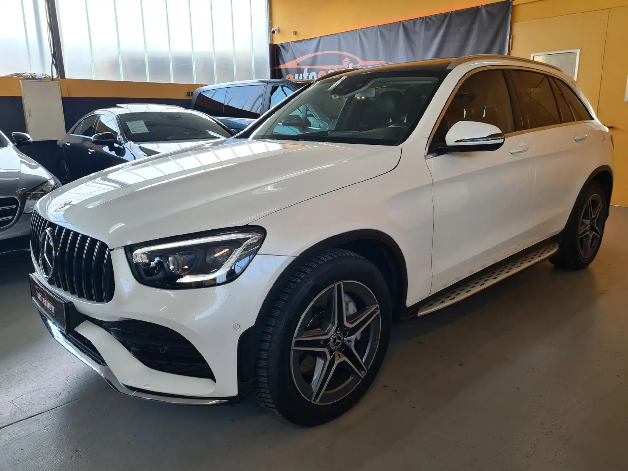 Mercedes-Benz - GLC 300