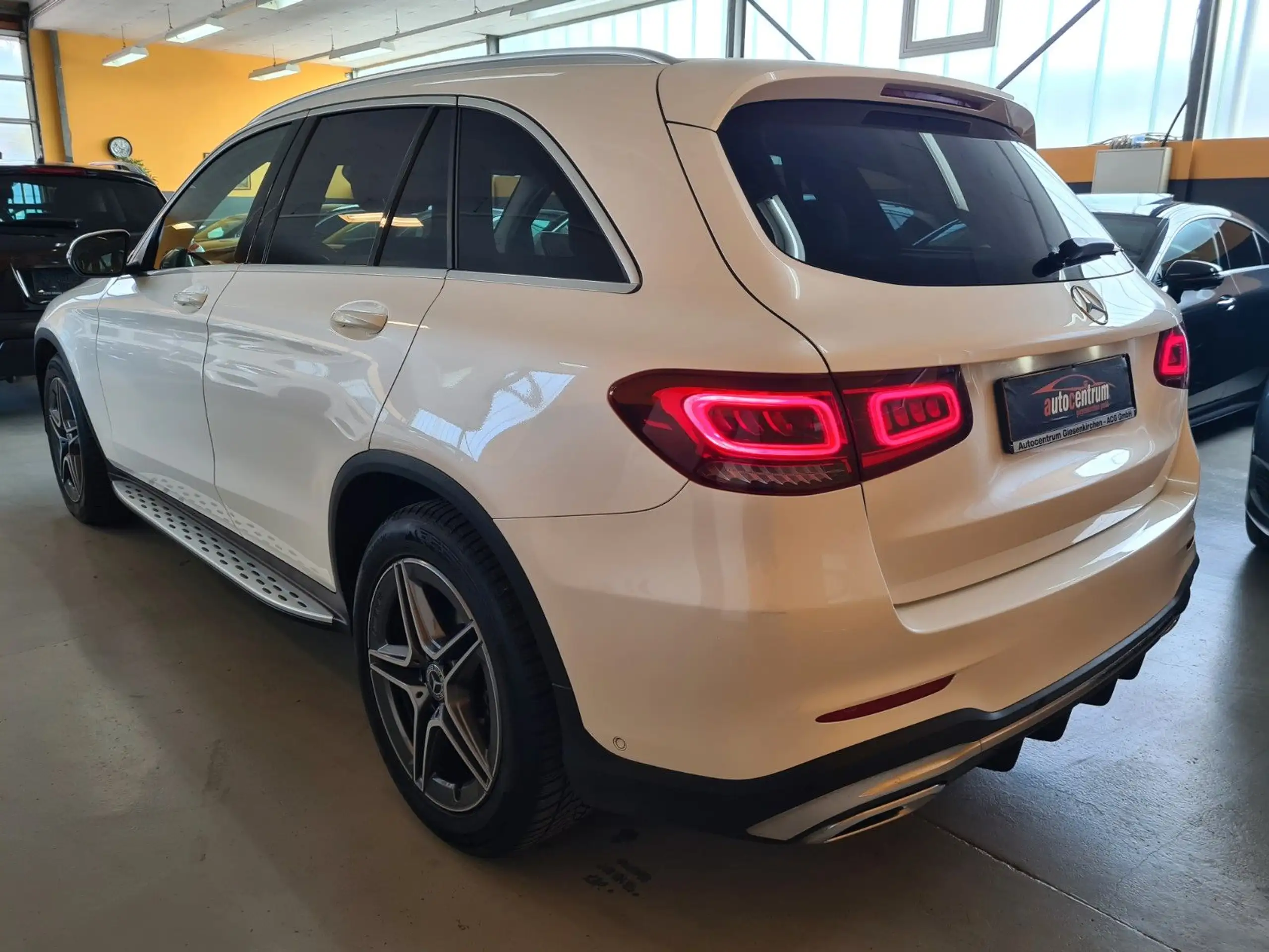 Mercedes-Benz - GLC 300