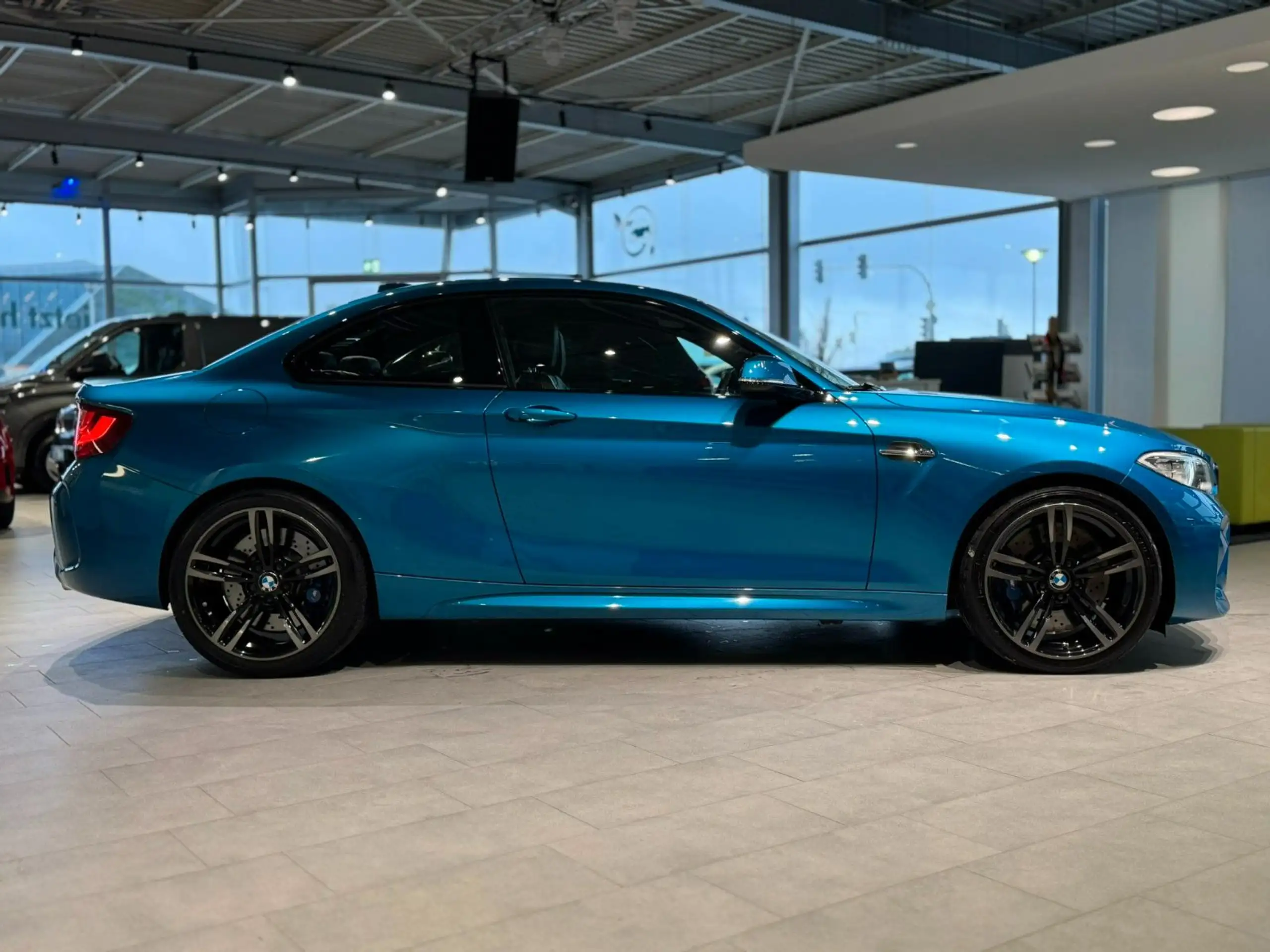 BMW - M2