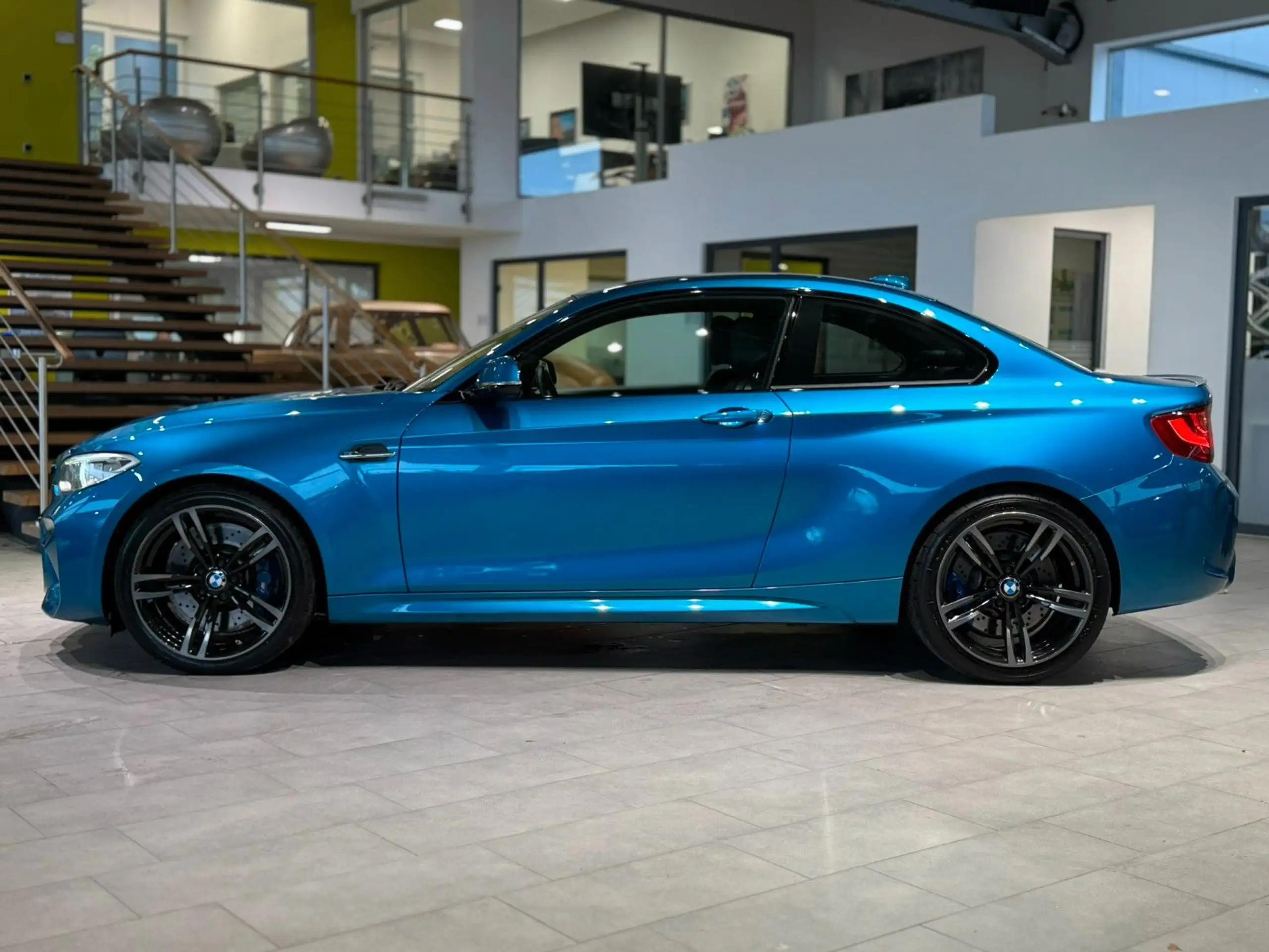 BMW - M2