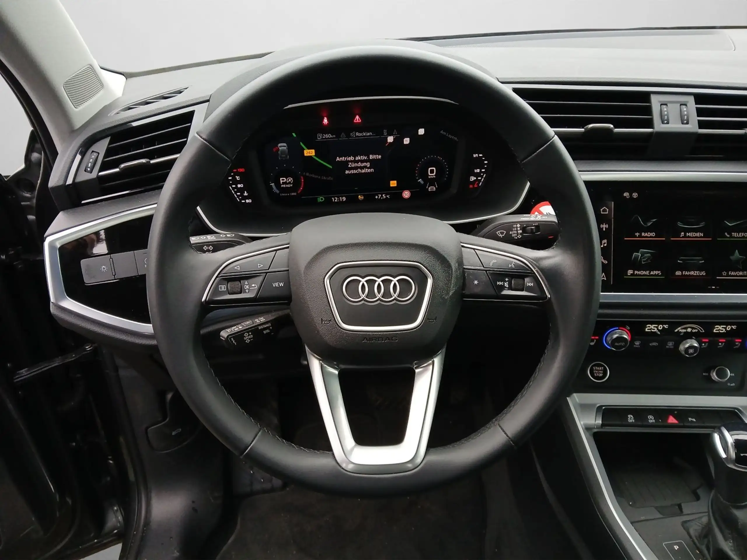 Audi - Q3