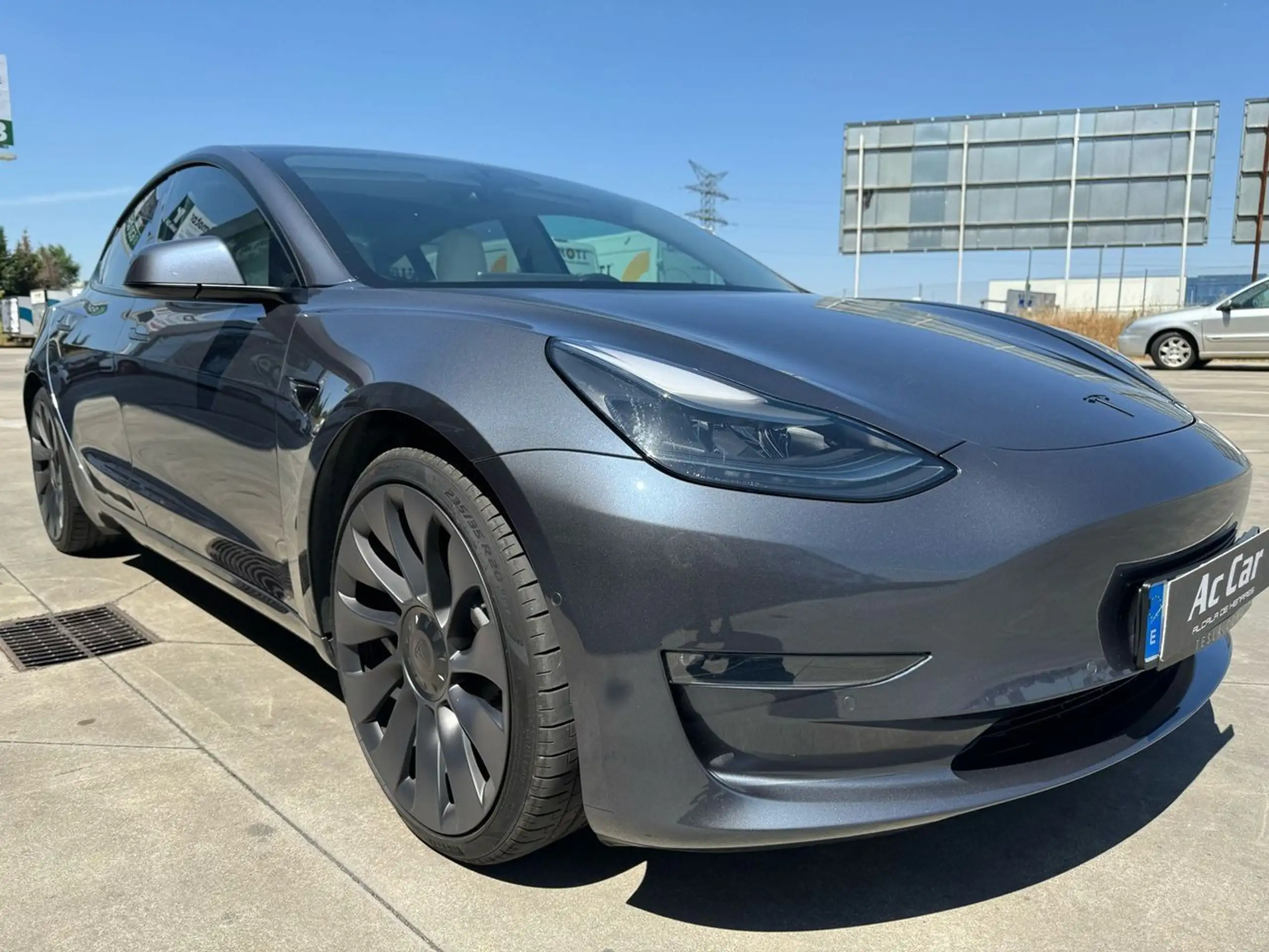 Tesla - Model 3