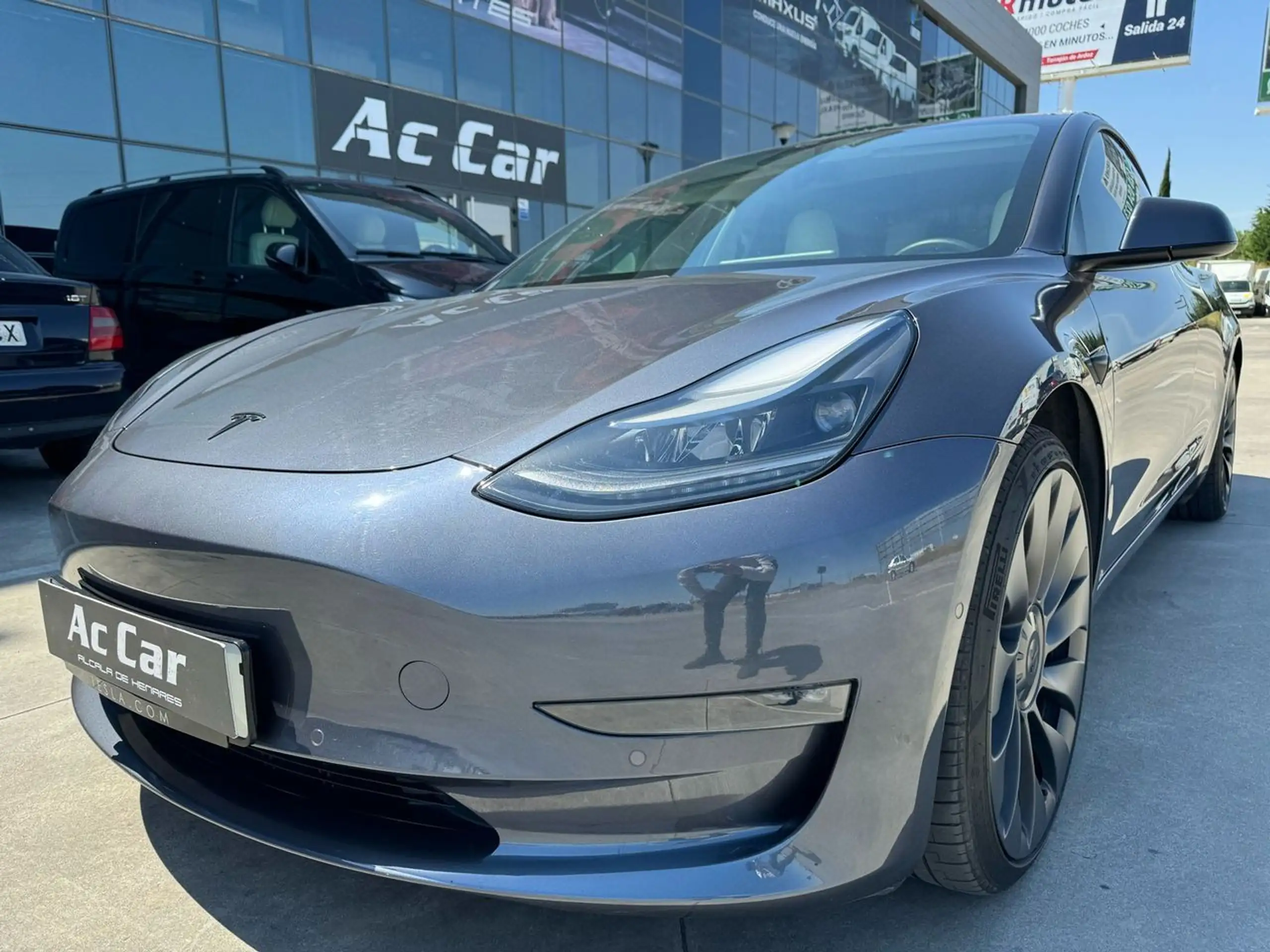 Tesla - Model 3