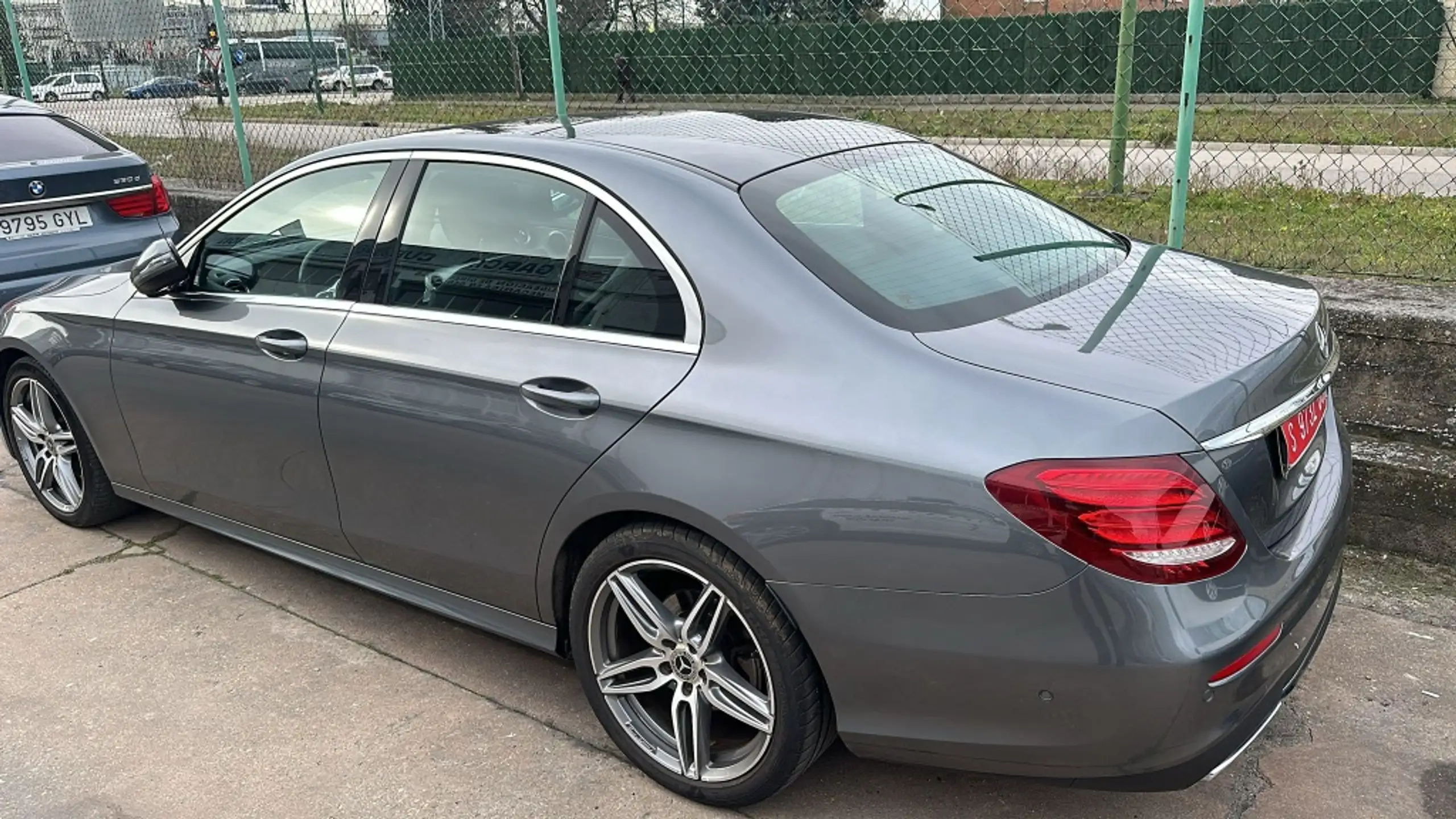 Mercedes-Benz - E 220