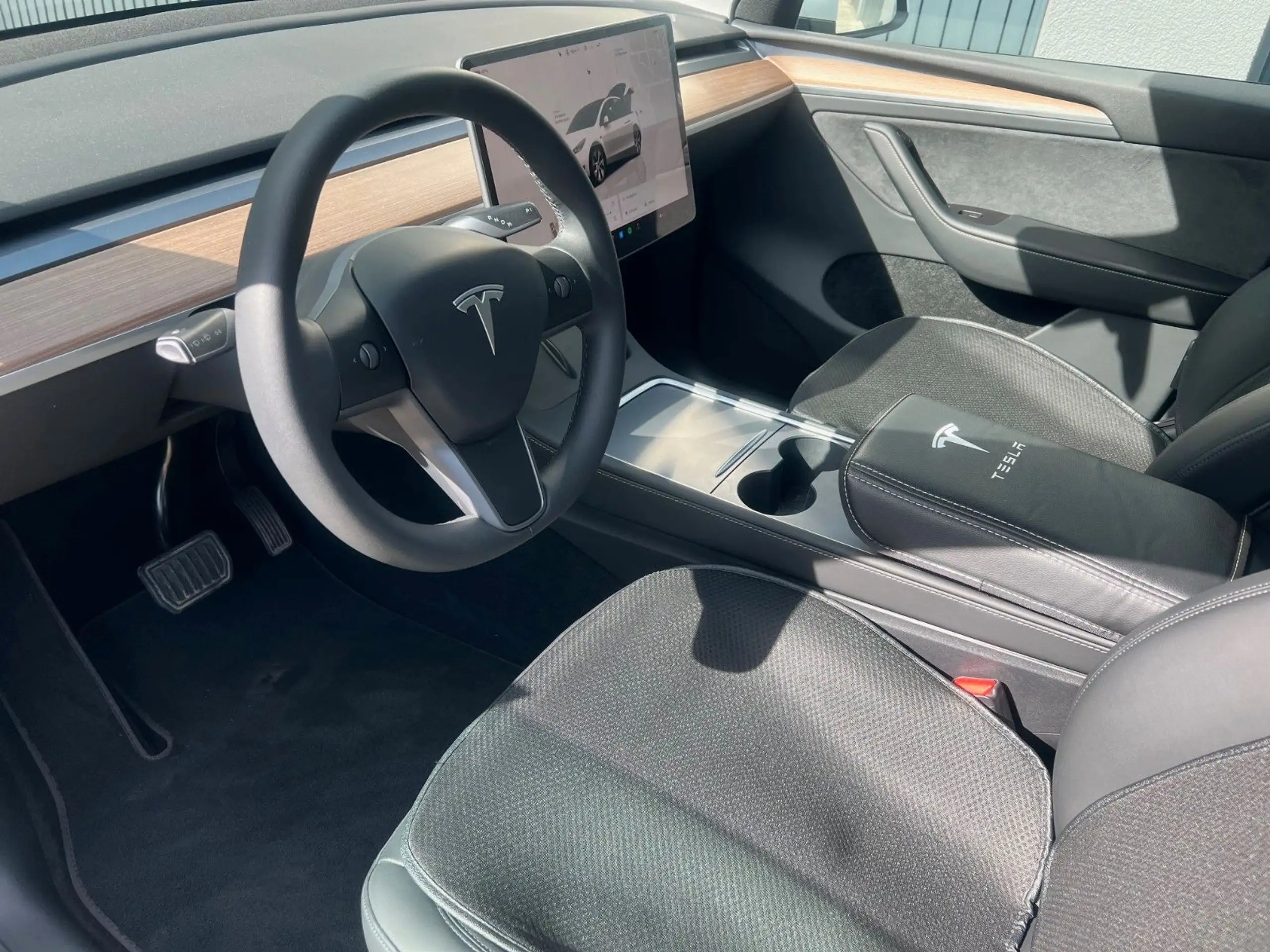 Tesla - Model Y