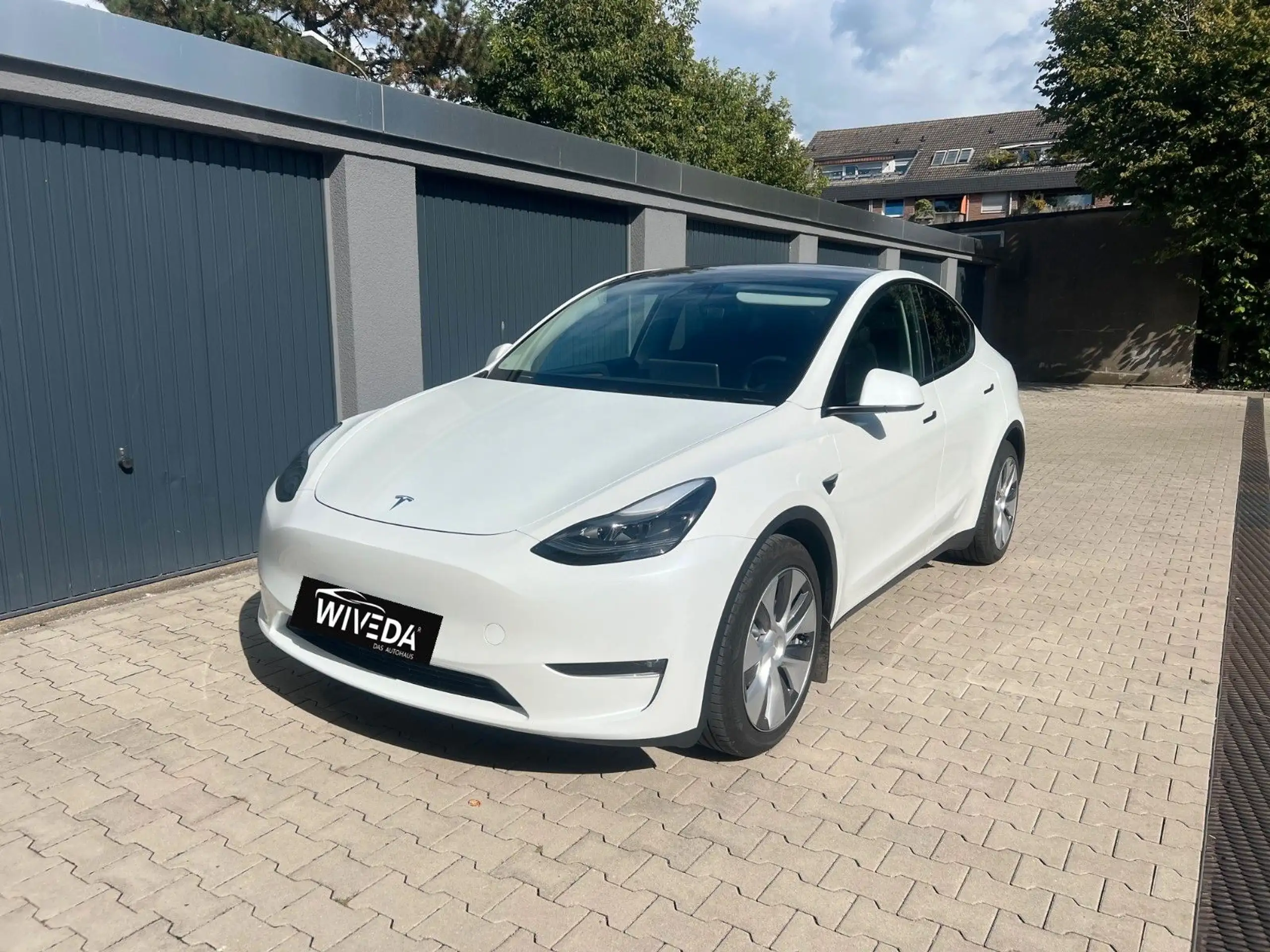 Tesla - Model Y