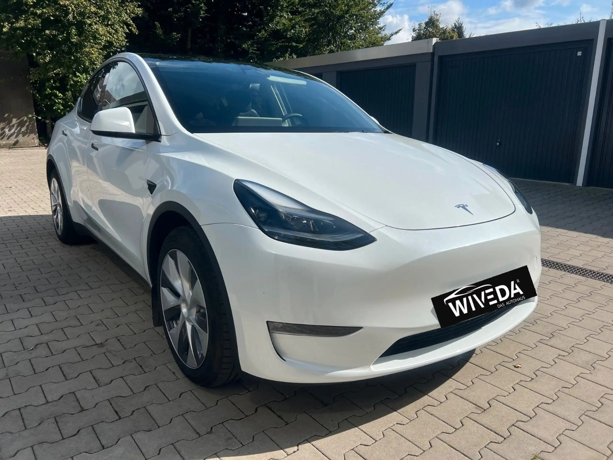 Tesla - Model Y