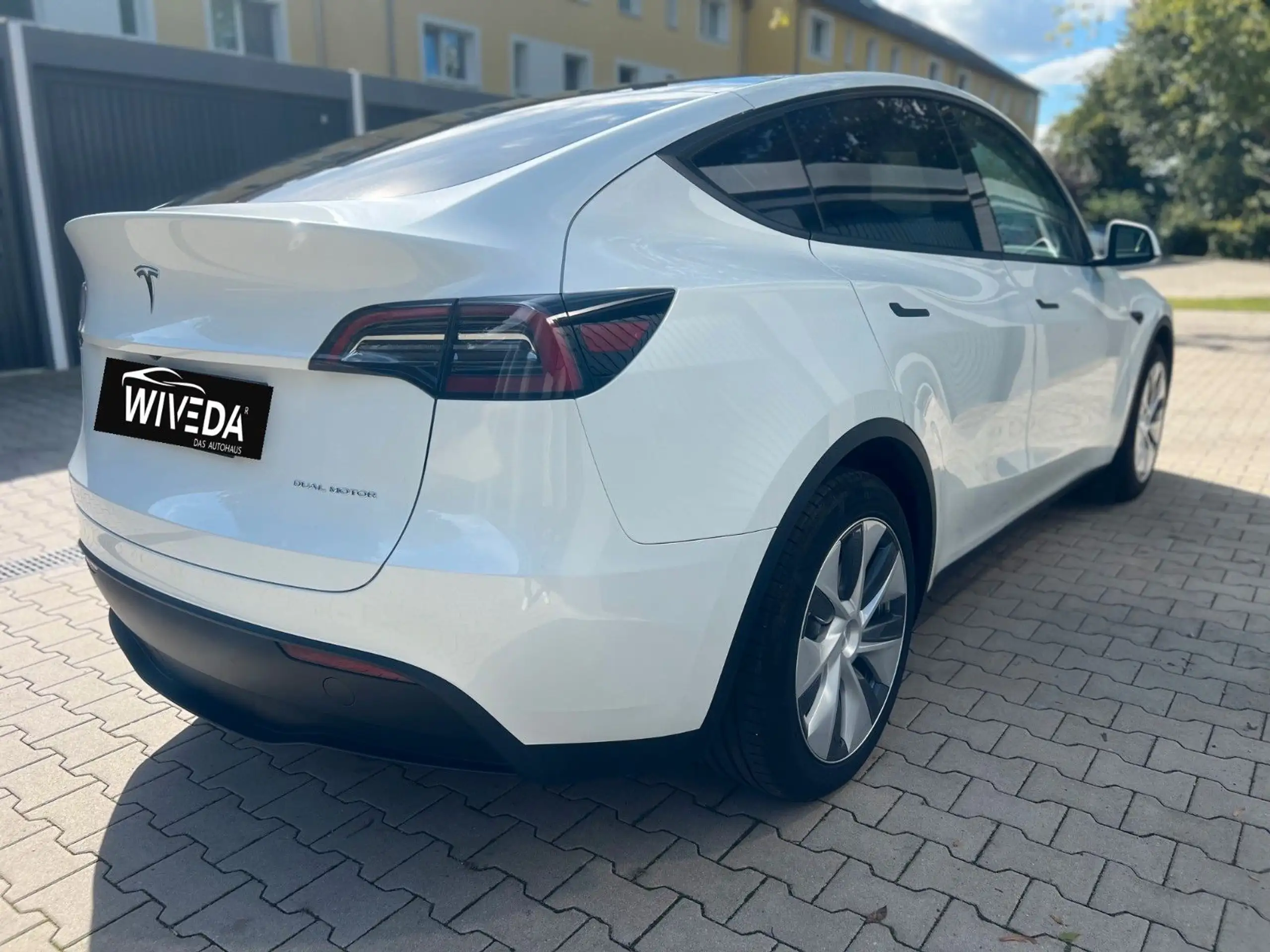 Tesla - Model Y