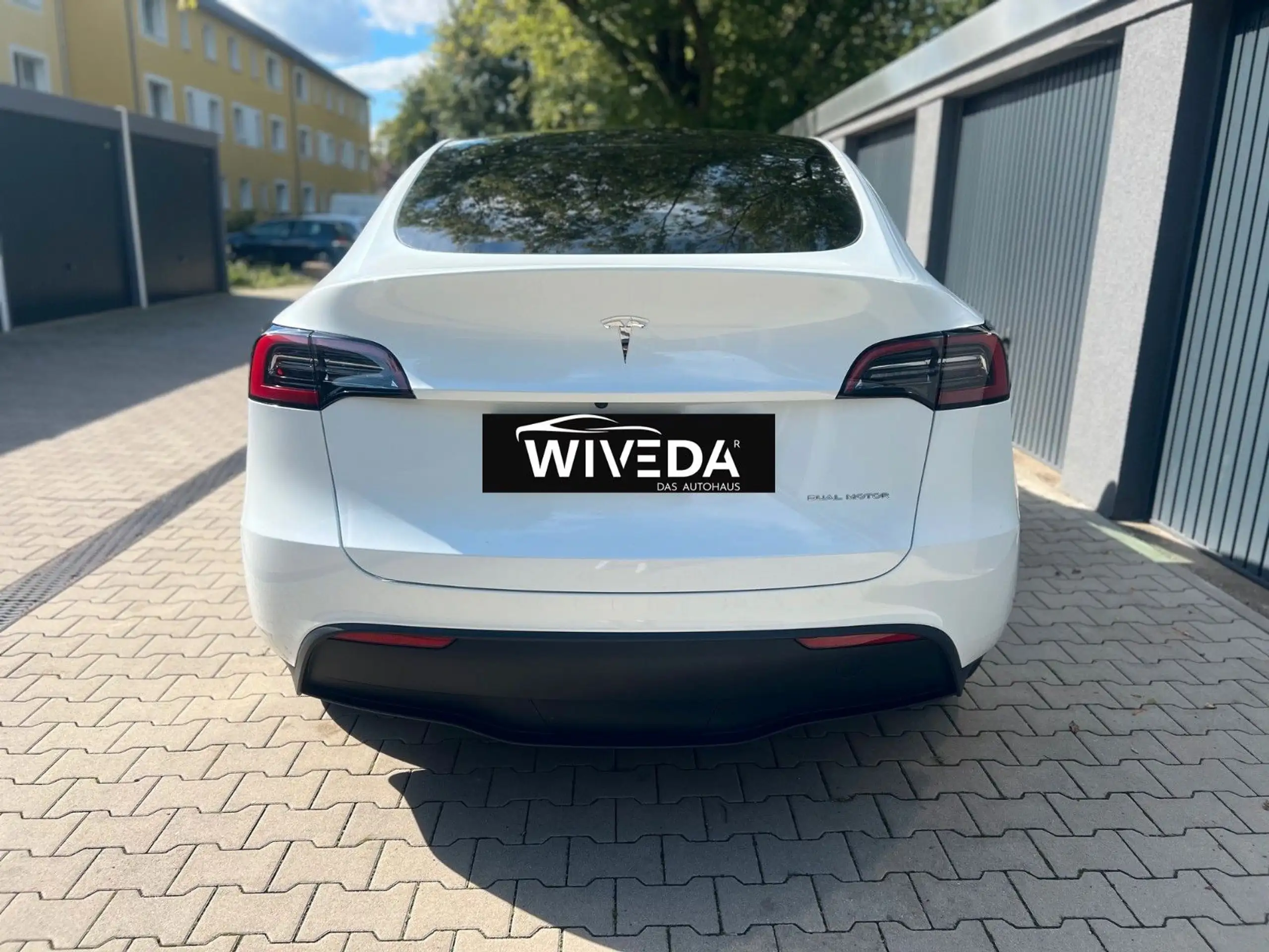 Tesla - Model Y