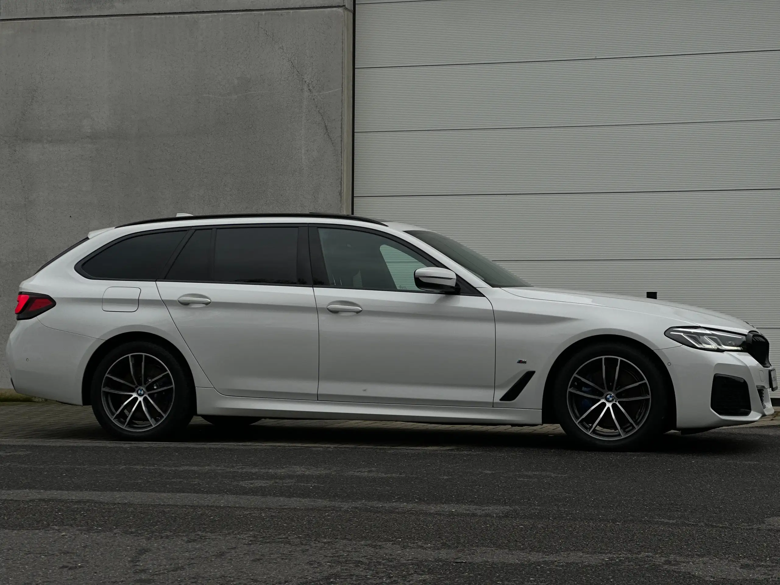 BMW - 530