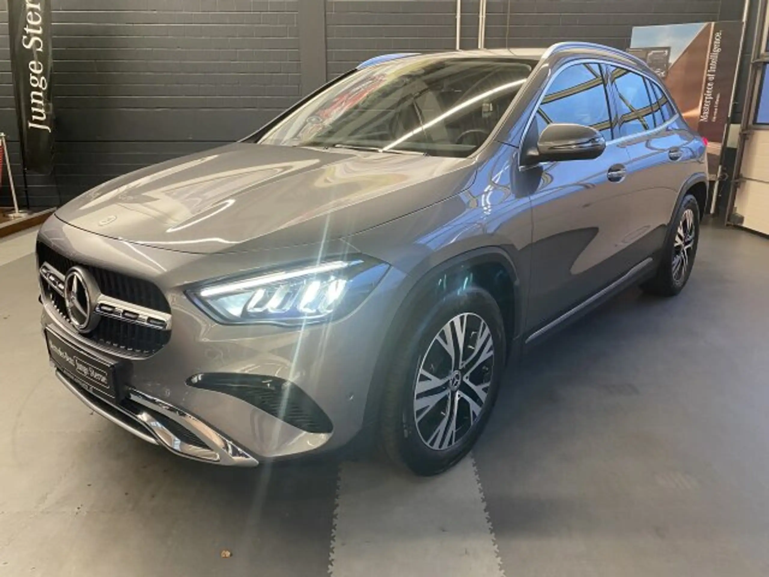 Mercedes-Benz - GLA 200