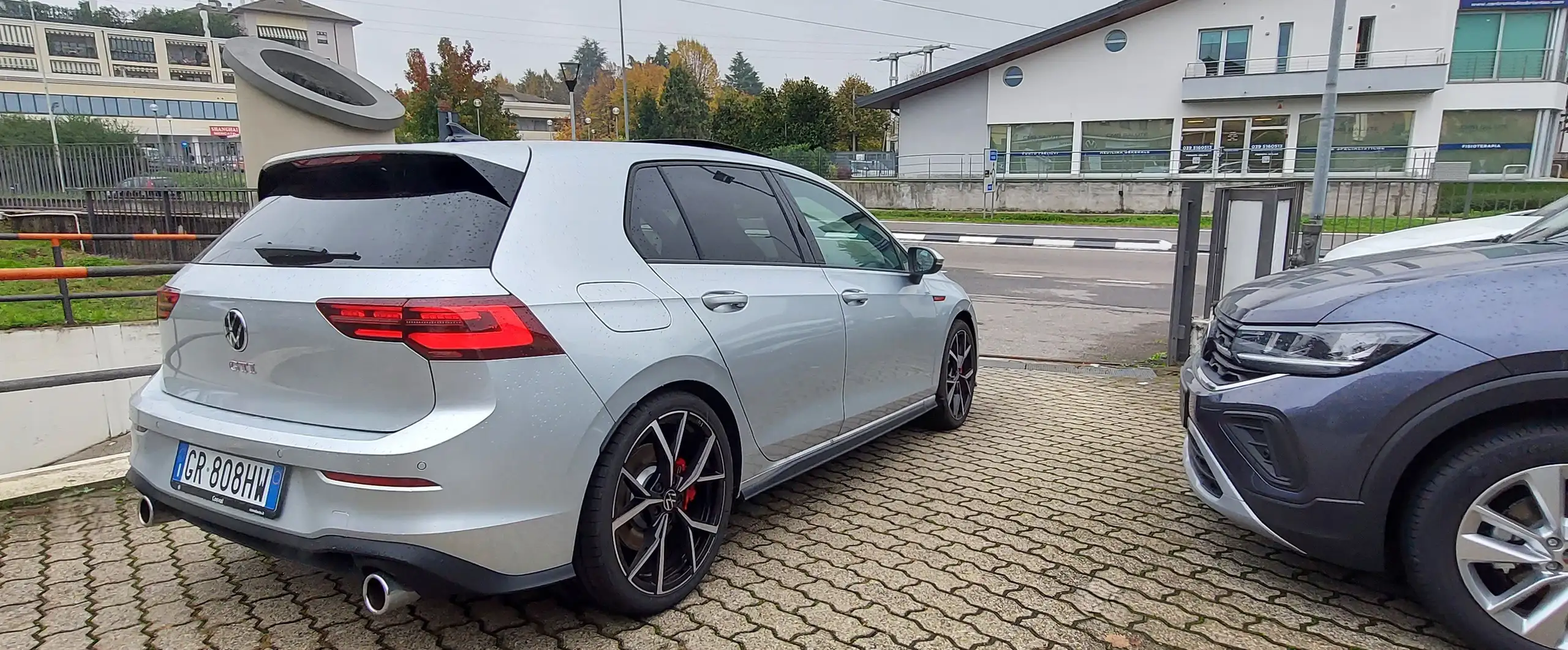 Volkswagen - Golf GTI