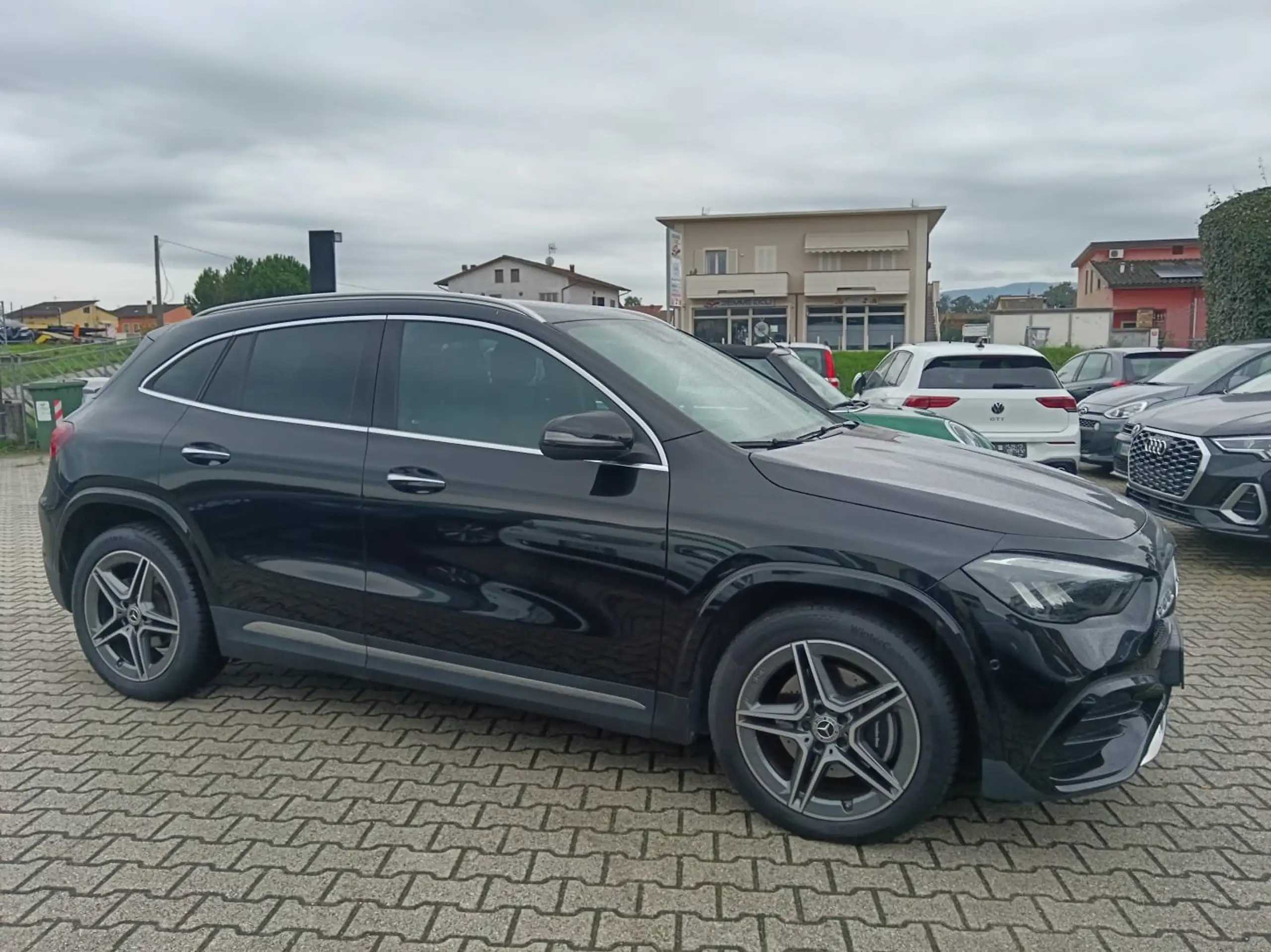 Mercedes-Benz - GLA 200